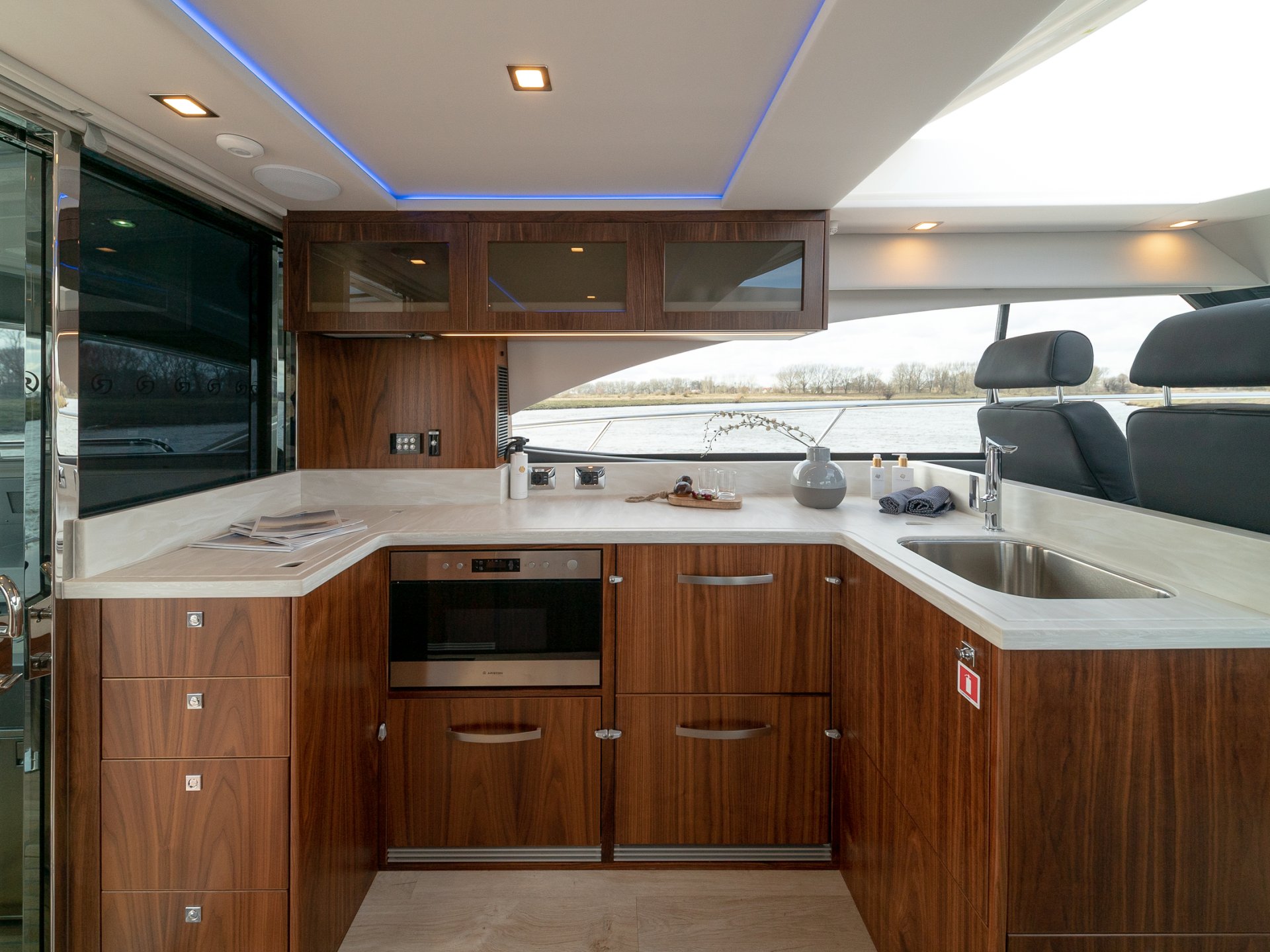 Riviera 4800 SPORT YACHT SERIES II - PLATINUM EDITION