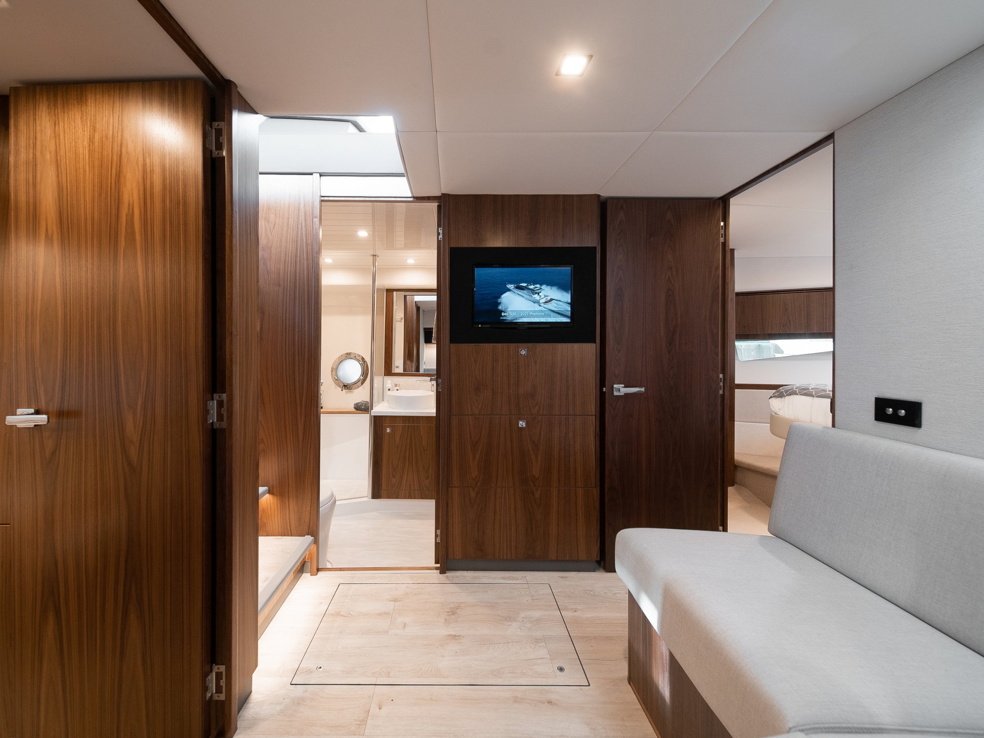 Riviera 4800 SPORT YACHT SERIES II - PLATINUM EDITION