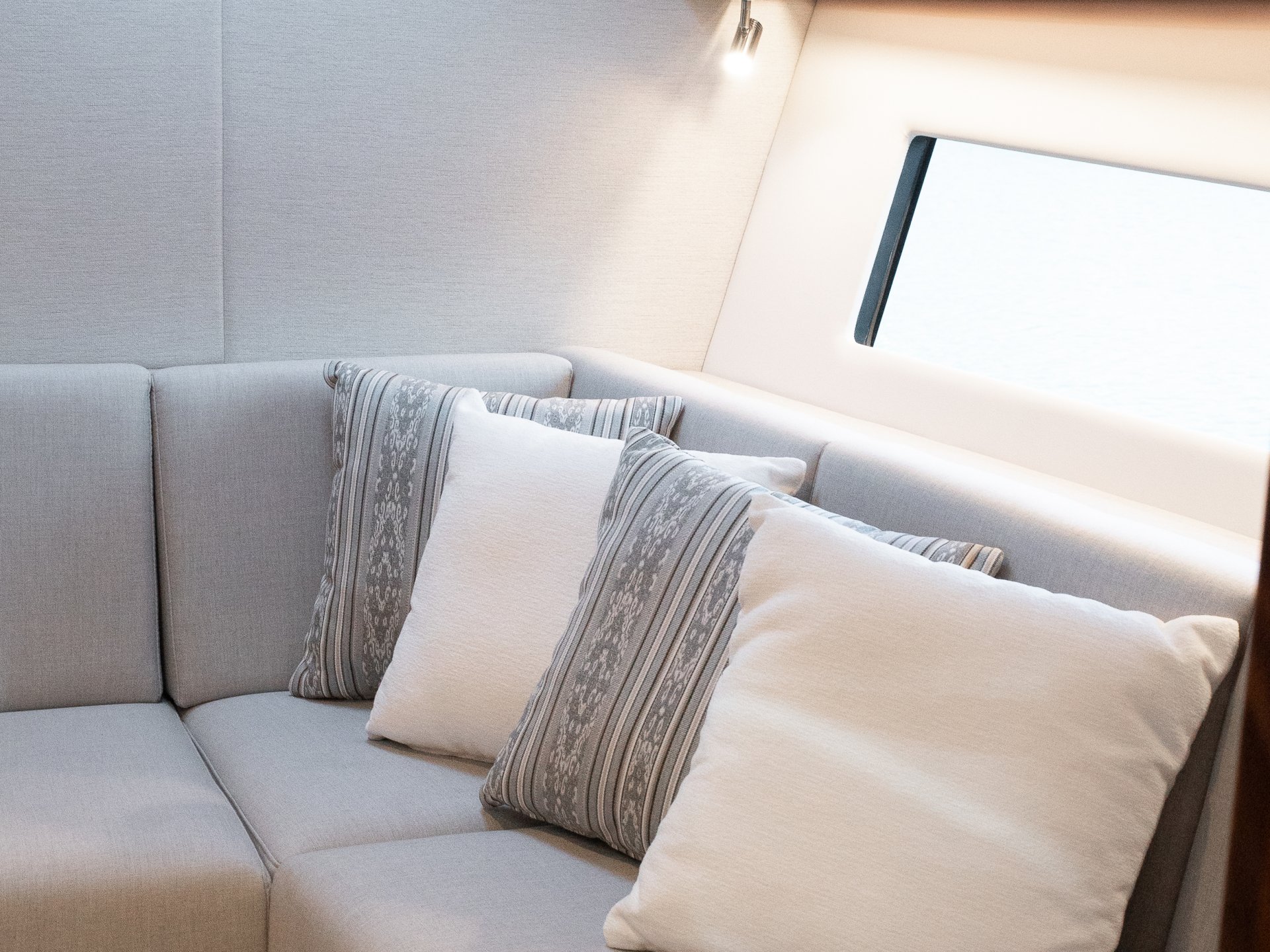 Riviera 4800 SPORT YACHT SERIES II - PLATINUM EDITION