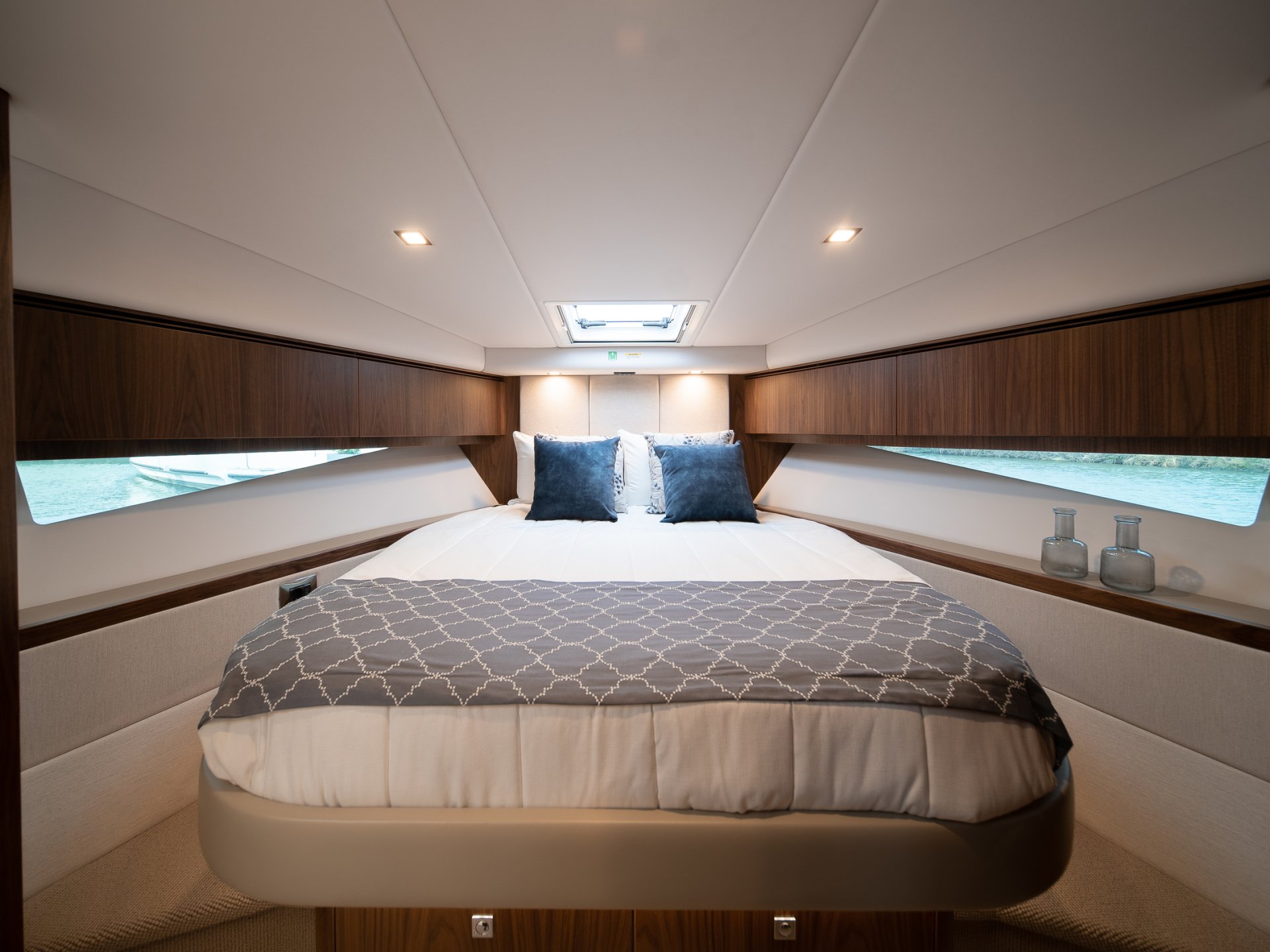 Riviera 4800 SPORT YACHT SERIES II - PLATINUM EDITION
