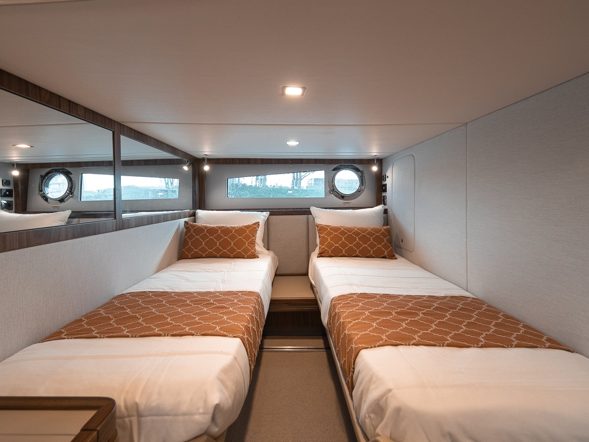 Riviera 4800 SPORT YACHT SERIES II - PLATINUM EDITION