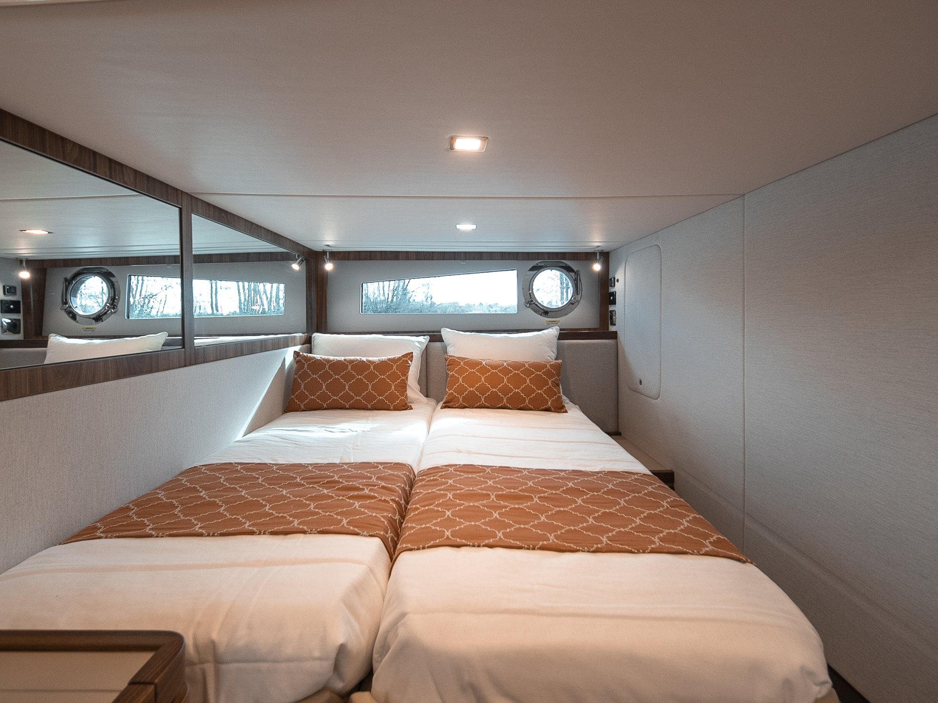 Riviera 4800 SPORT YACHT SERIES II - PLATINUM EDITION