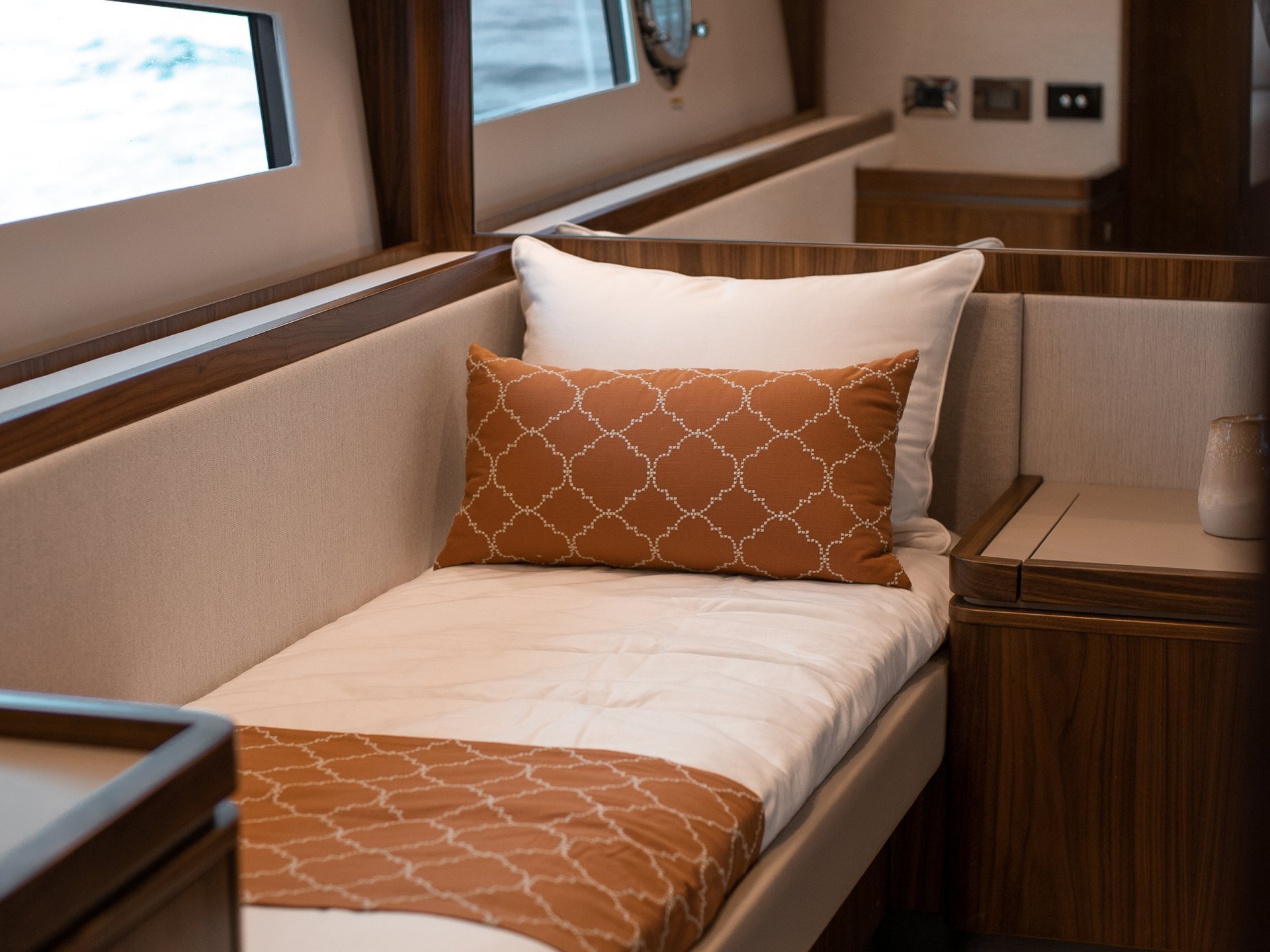 Riviera 4800 SPORT YACHT SERIES II - PLATINUM EDITION