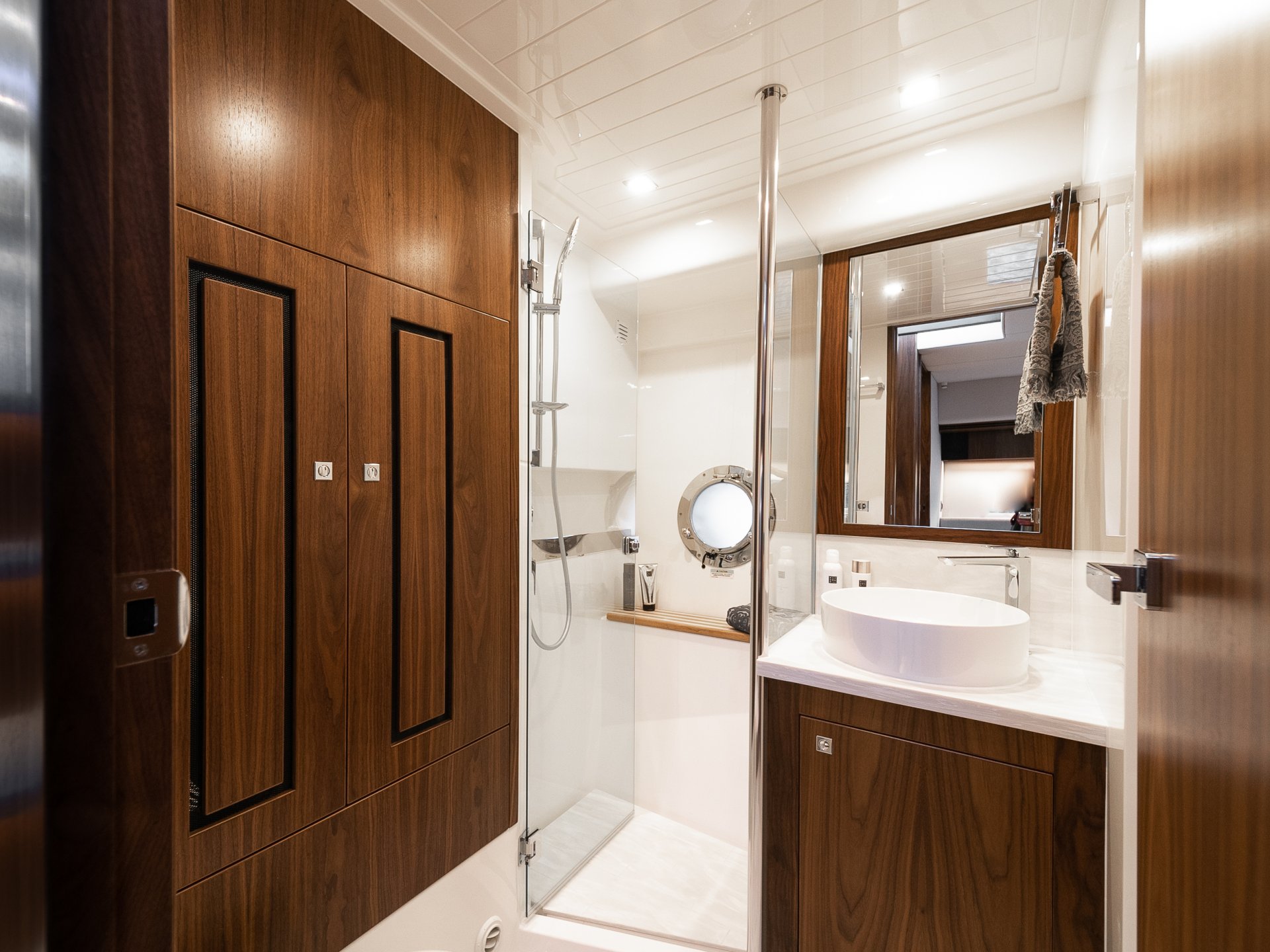 Riviera 4800 SPORT YACHT SERIES II - PLATINUM EDITION