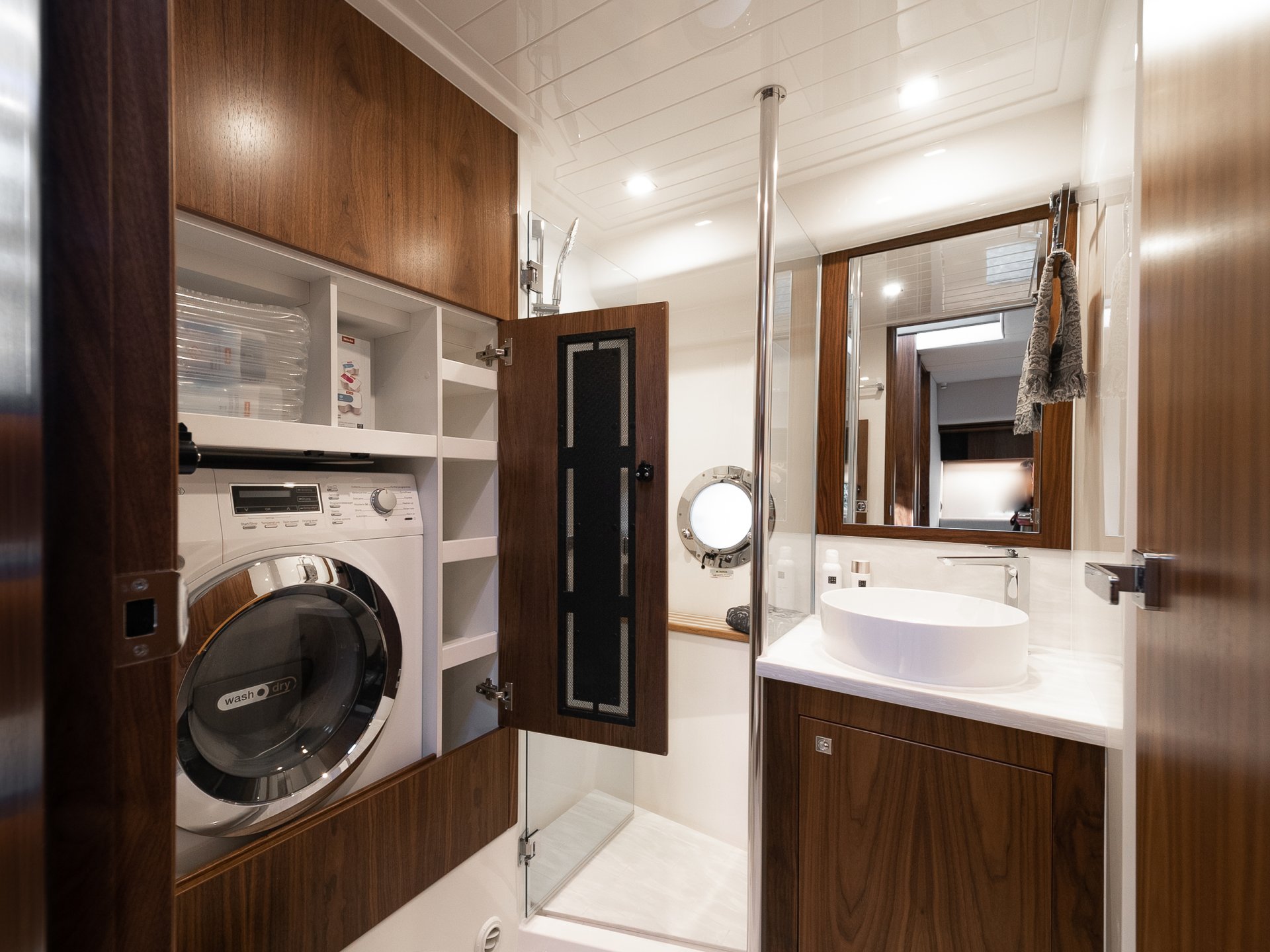 Riviera 4800 SPORT YACHT SERIES II - PLATINUM EDITION
