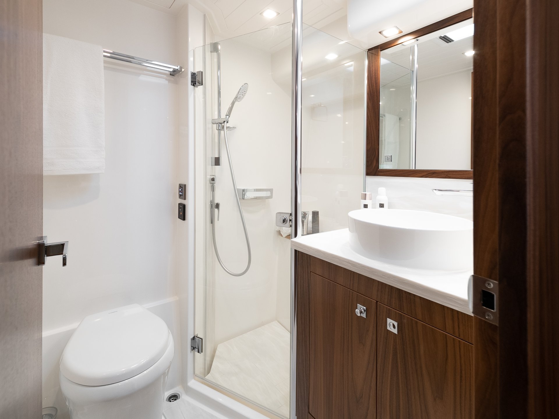 Riviera 4800 SPORT YACHT SERIES II - PLATINUM EDITION