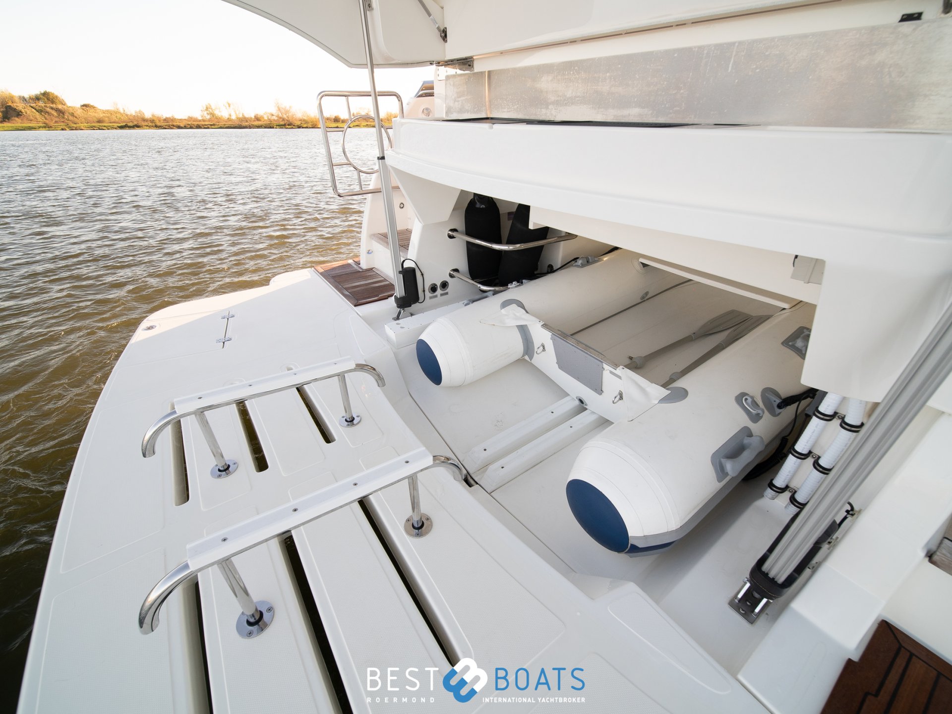 Riviera 4800 SPORT YACHT SERIES II - PLATINUM EDITION