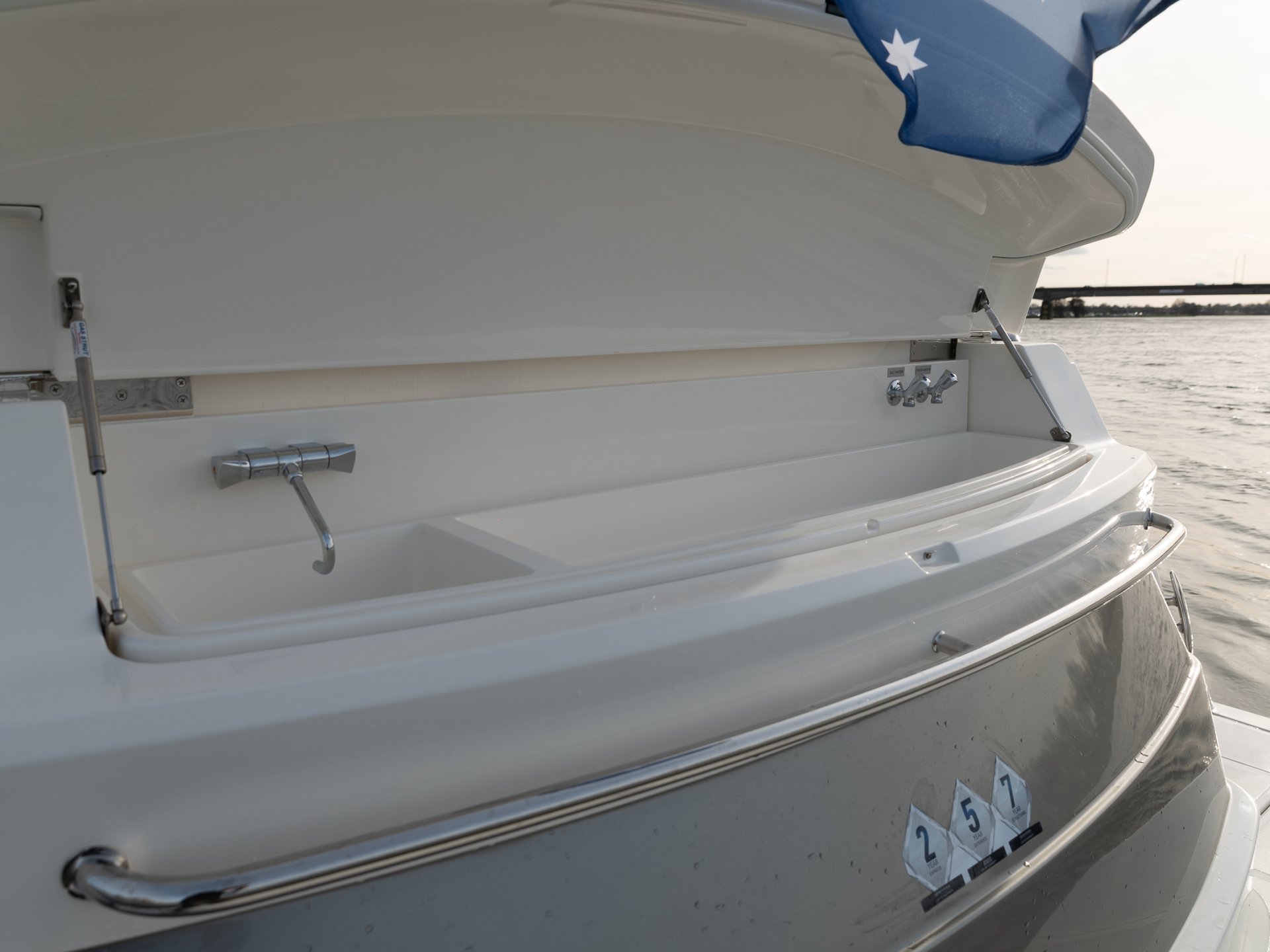 Riviera 4800 SPORT YACHT SERIES II - PLATINUM EDITION