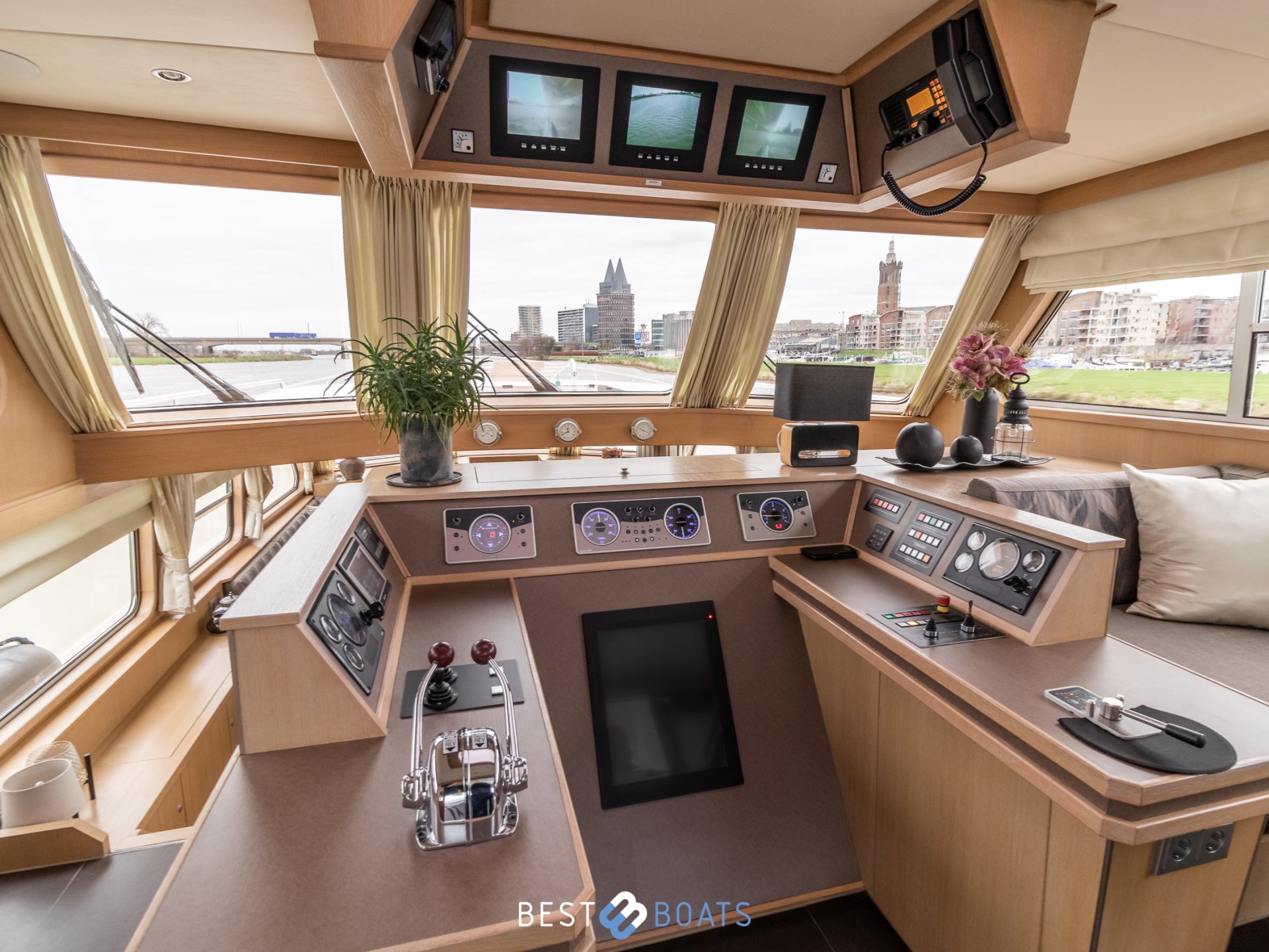 Euroship 1900 Pilothouse