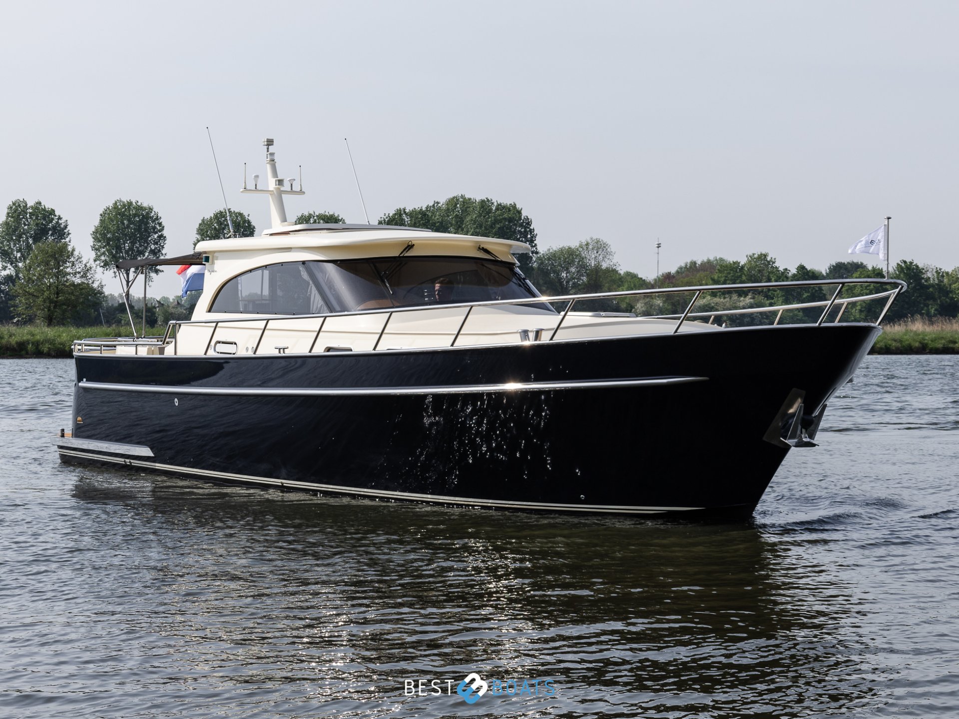 Tryvia 1300 GT Hardtop