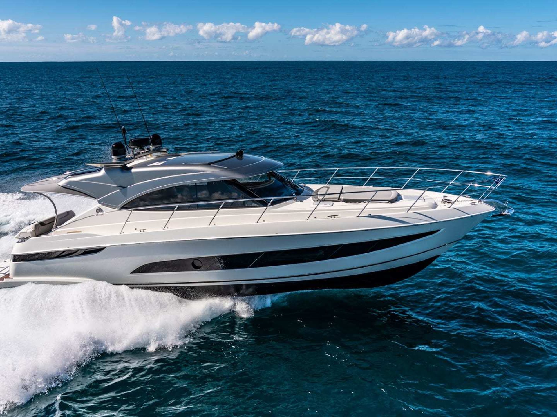 Riviera 4800 SPORT YACHT SERIES II - PLATINUM EDITION