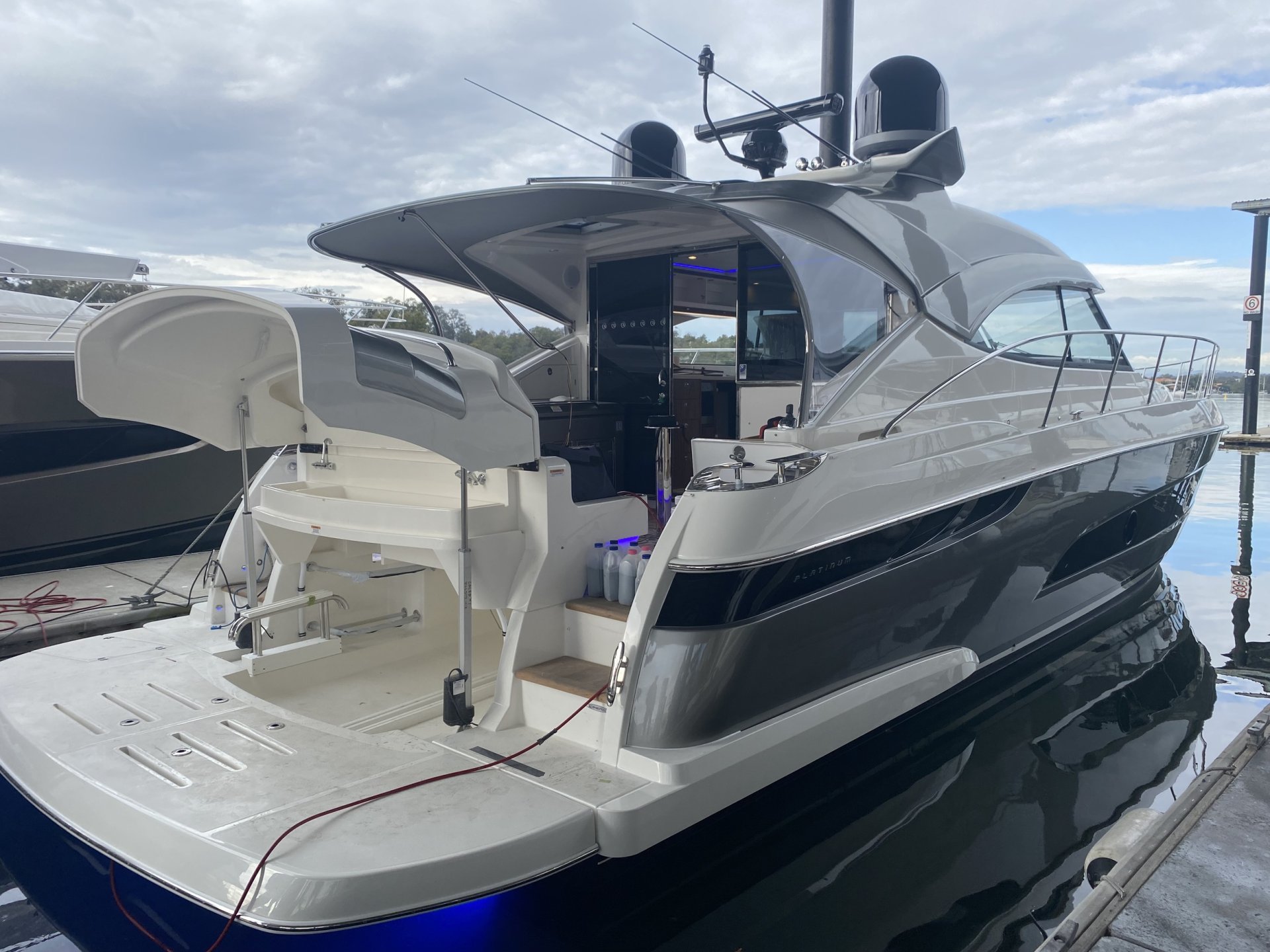 Riviera 4800 SPORT YACHT SERIES II - PLATINUM EDITION
