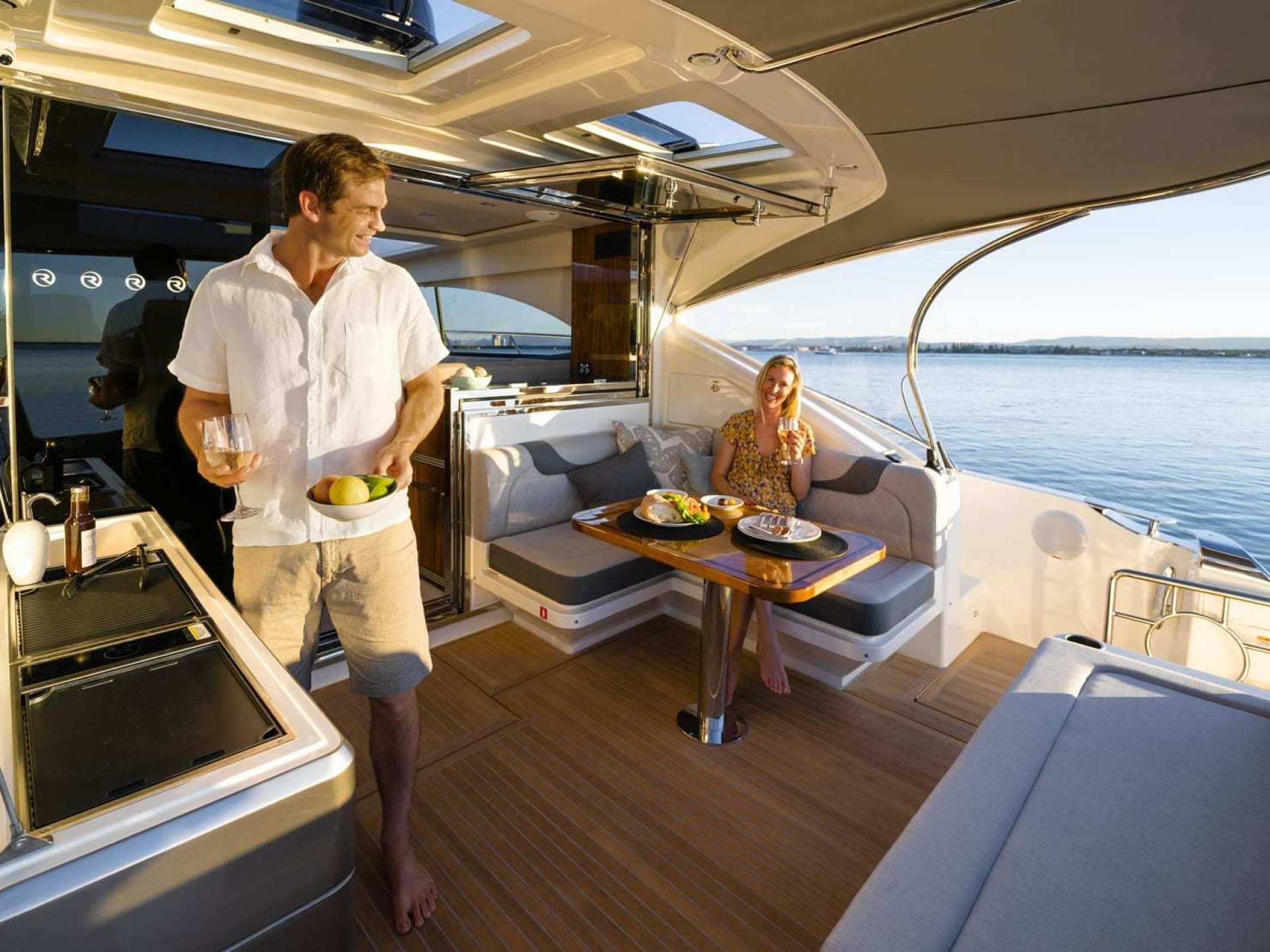 Riviera 4800 SPORT YACHT SERIES II - PLATINUM EDITION