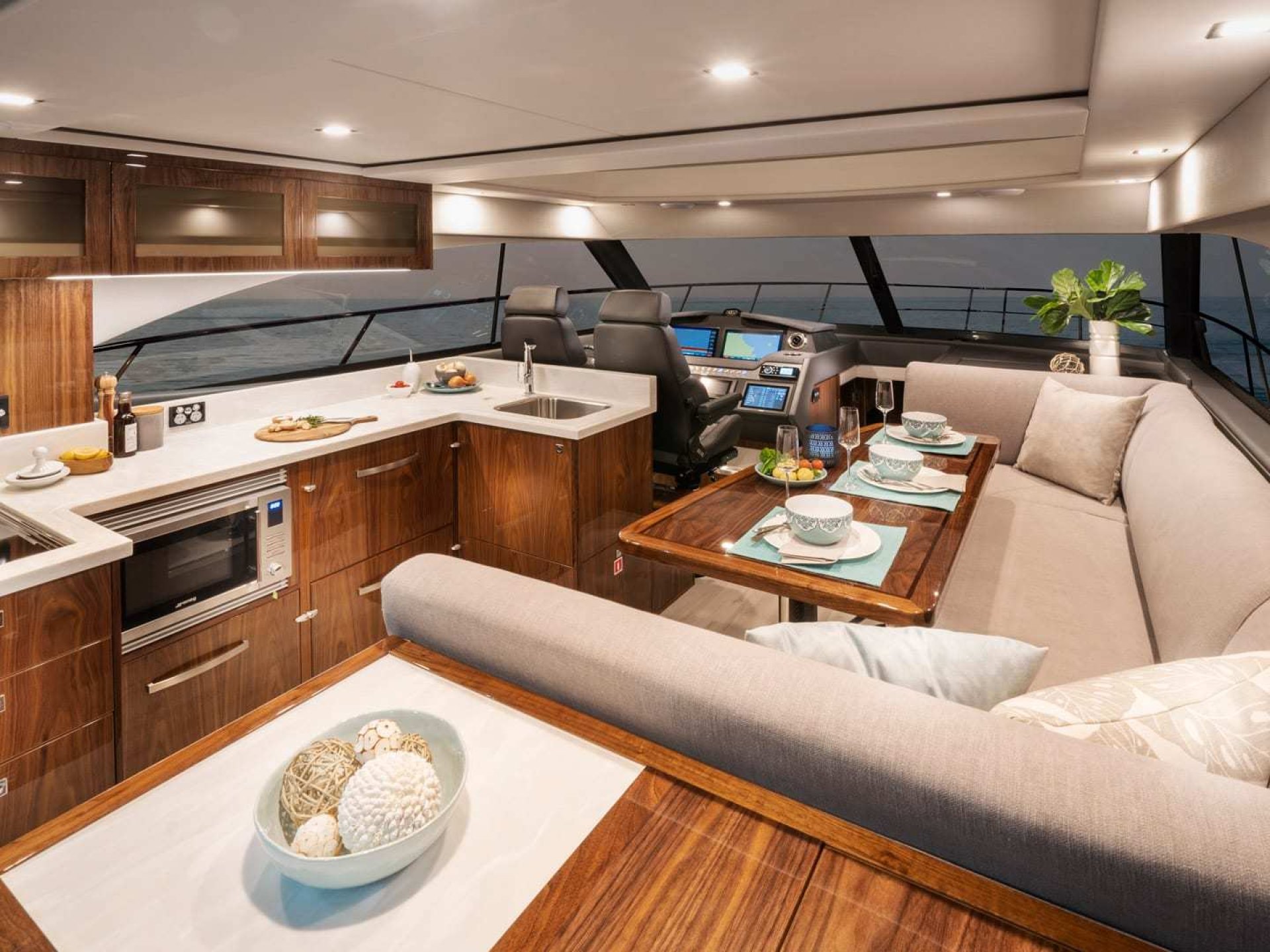 Riviera 4800 SPORT YACHT SERIES II - PLATINUM EDITION