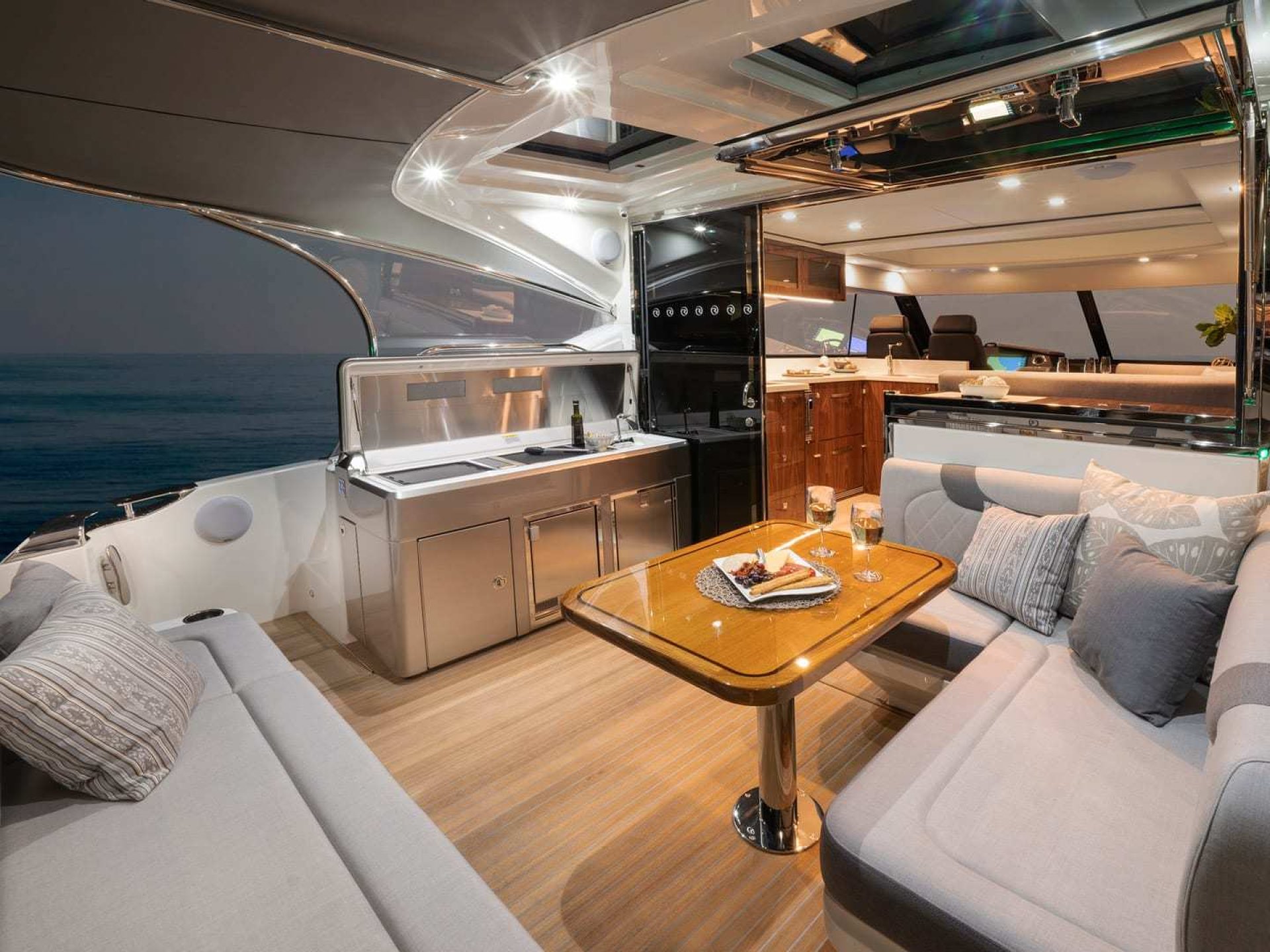 Riviera 4800 SPORT YACHT SERIES II - PLATINUM EDITION