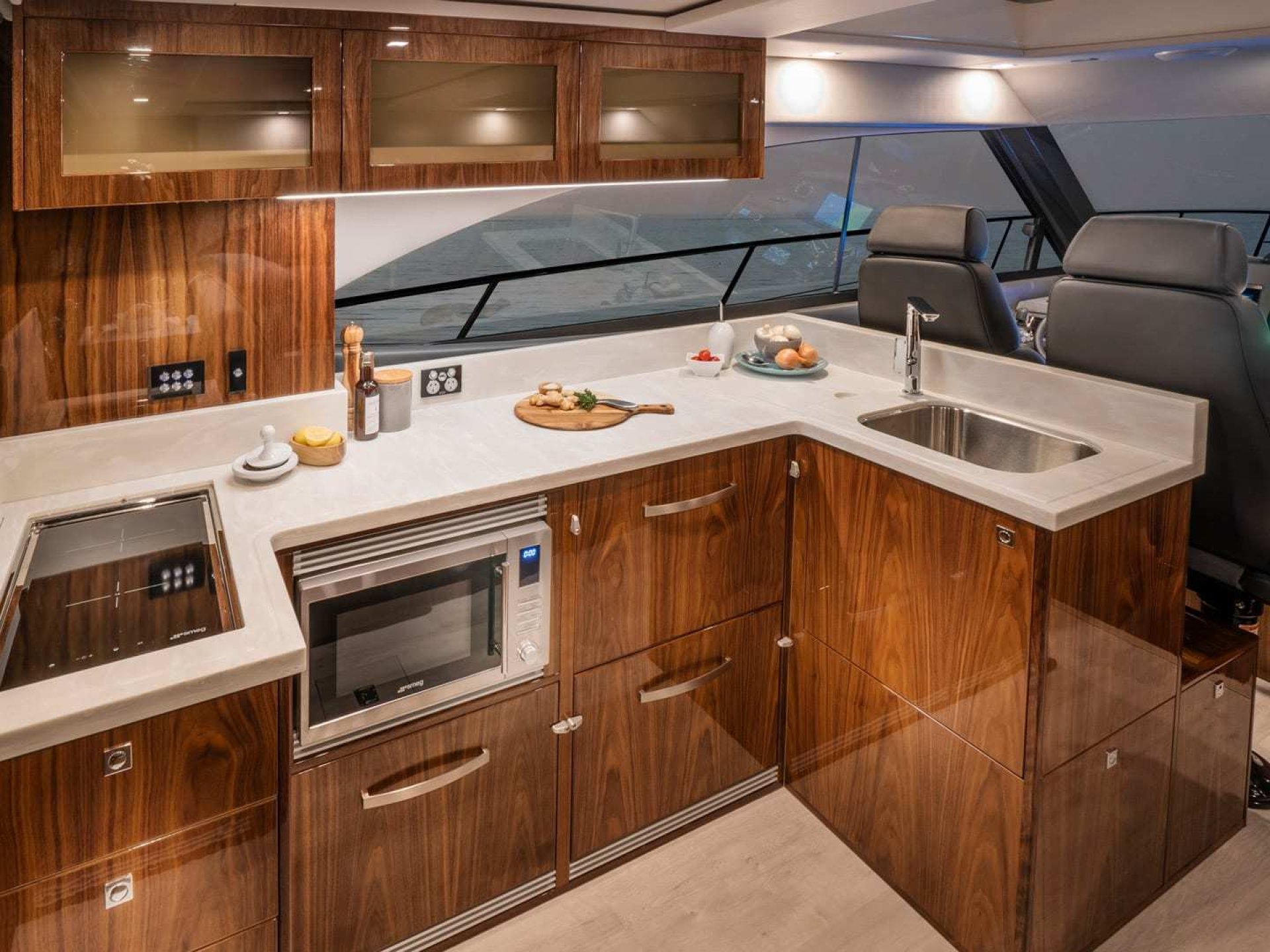 Riviera 4800 SPORT YACHT SERIES II - PLATINUM EDITION
