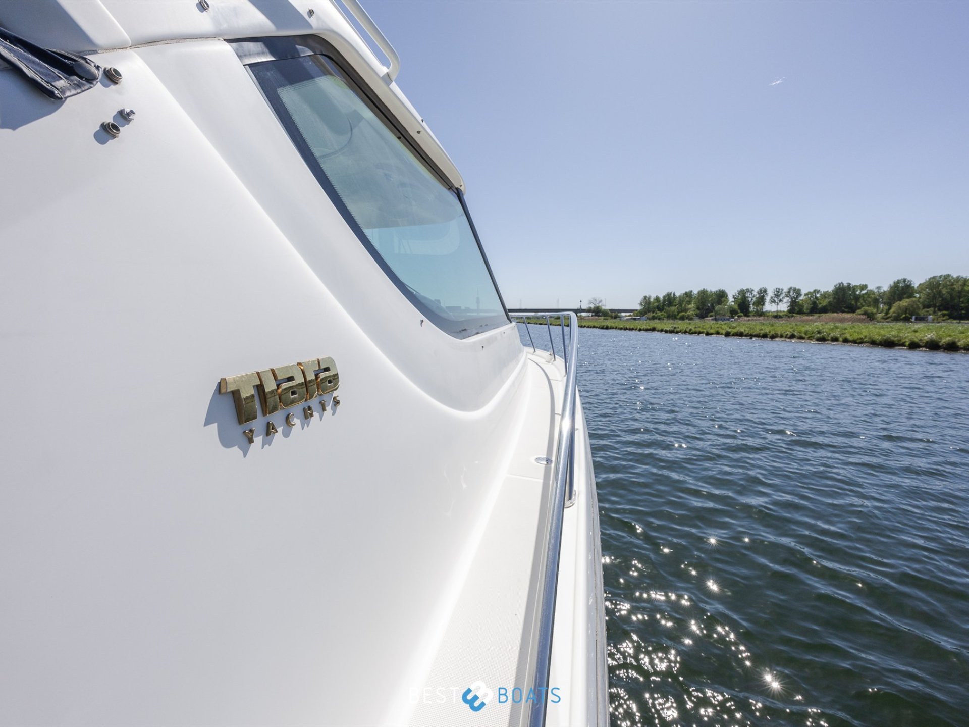 Tiara Yachts 4300 Sovran