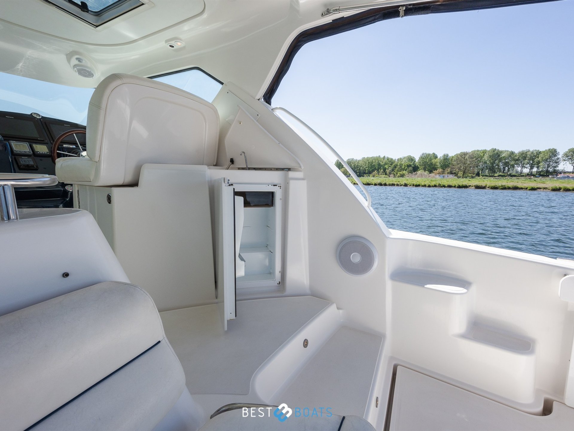 Tiara Yachts 4300 Sovran