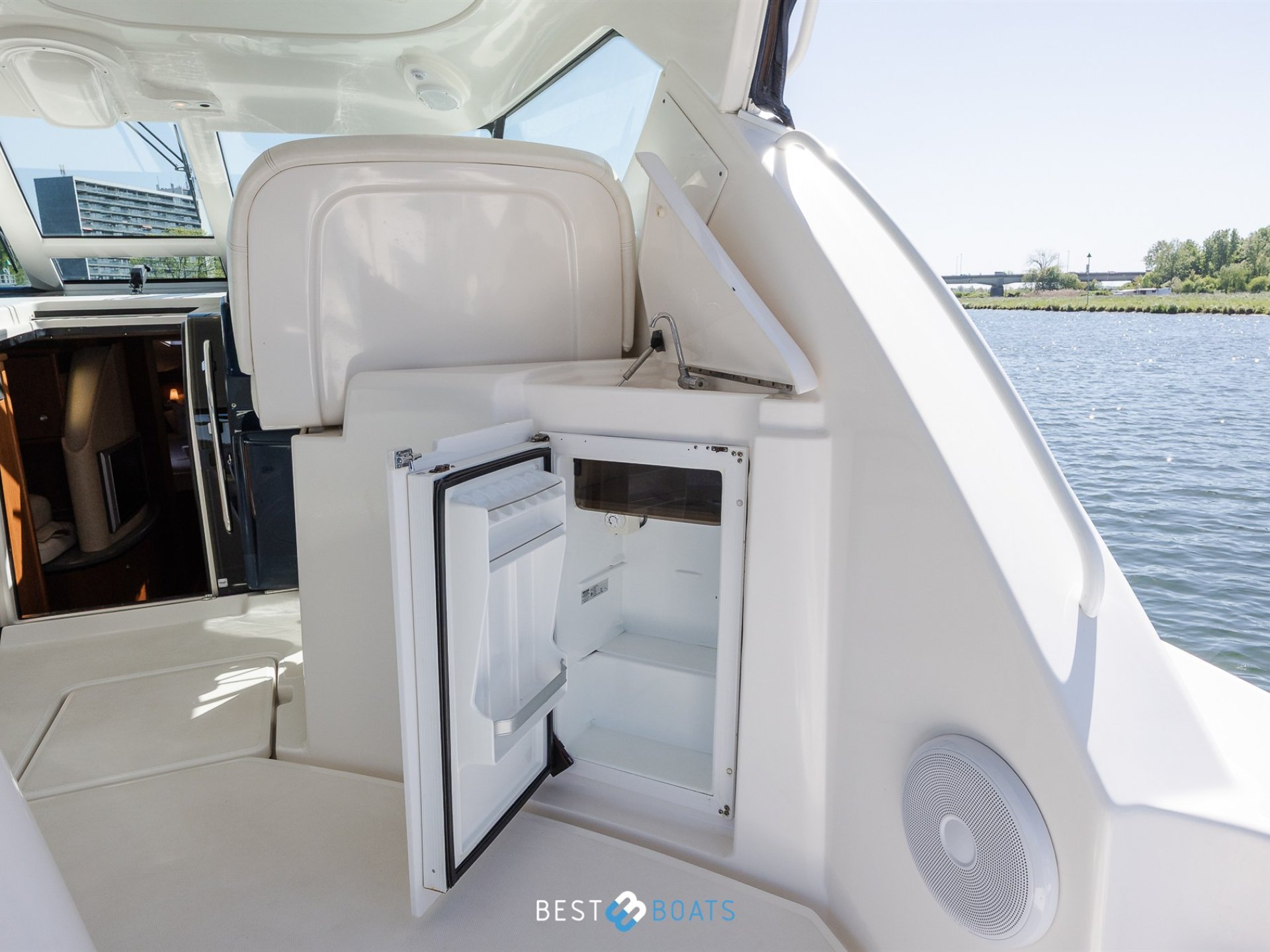 Tiara Yachts 4300 Sovran
