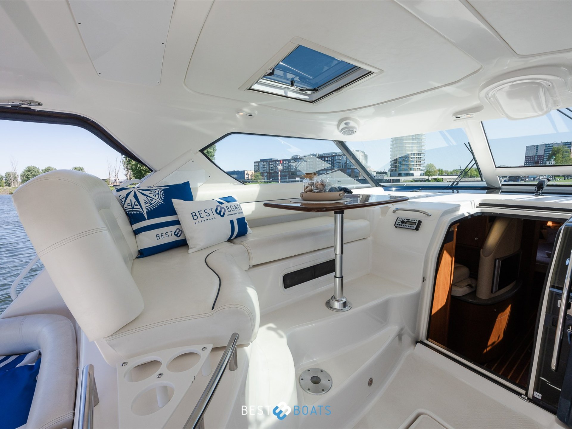 Tiara Yachts 4300 Sovran