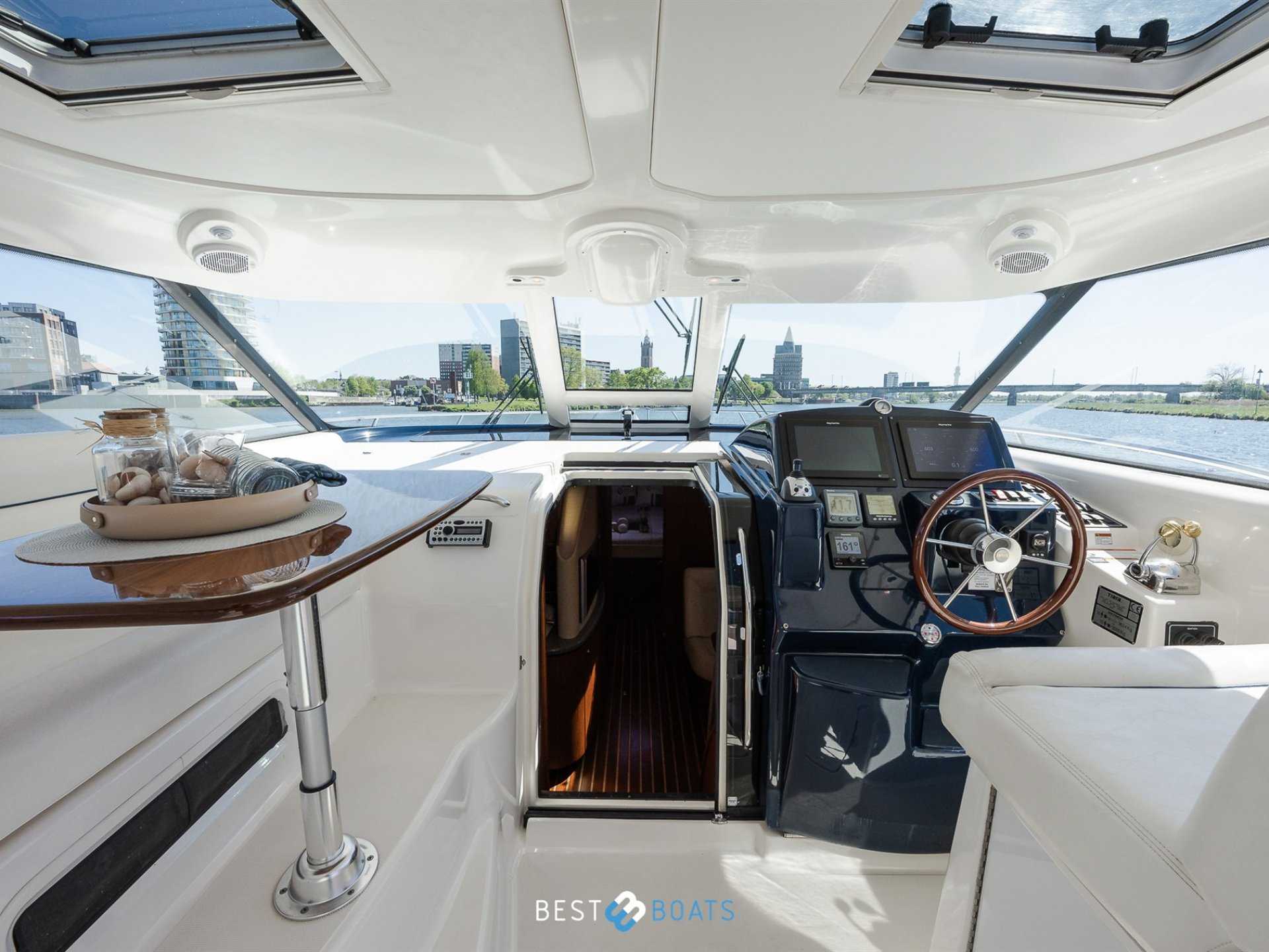 Tiara Yachts 4300 Sovran