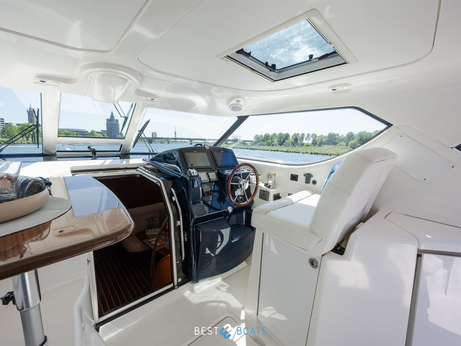 Tiara Yachts 4300 Sovran