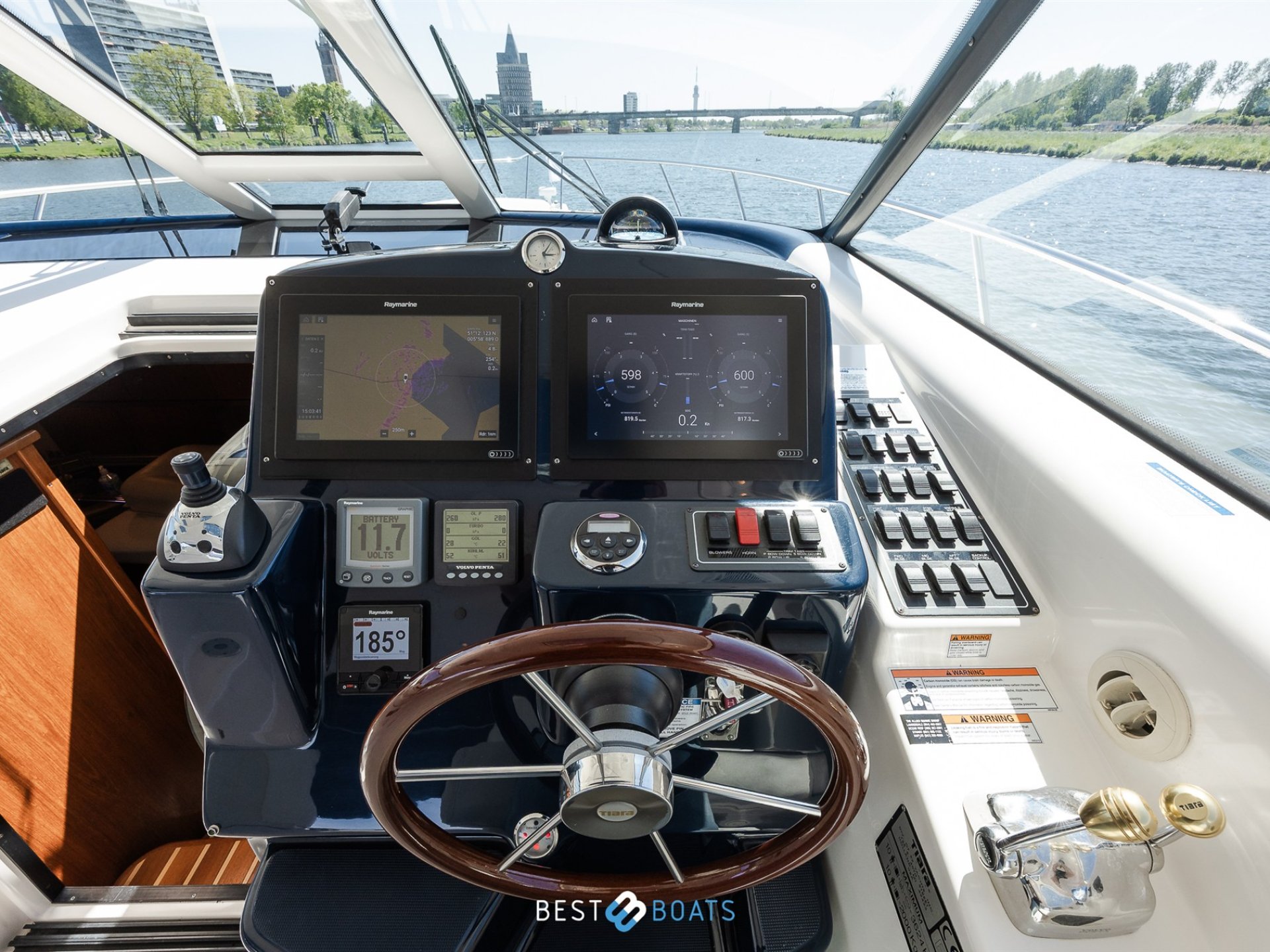 Tiara Yachts 4300 Sovran