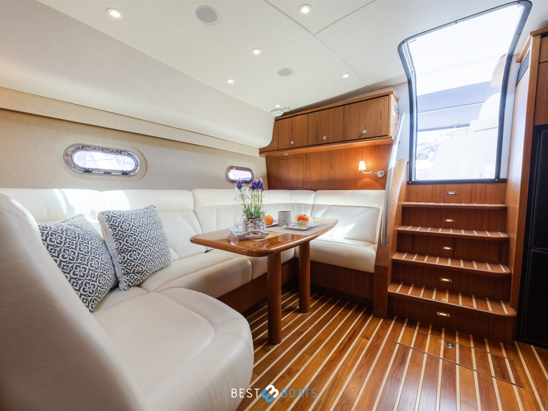 Tiara Yachts 4300 Sovran