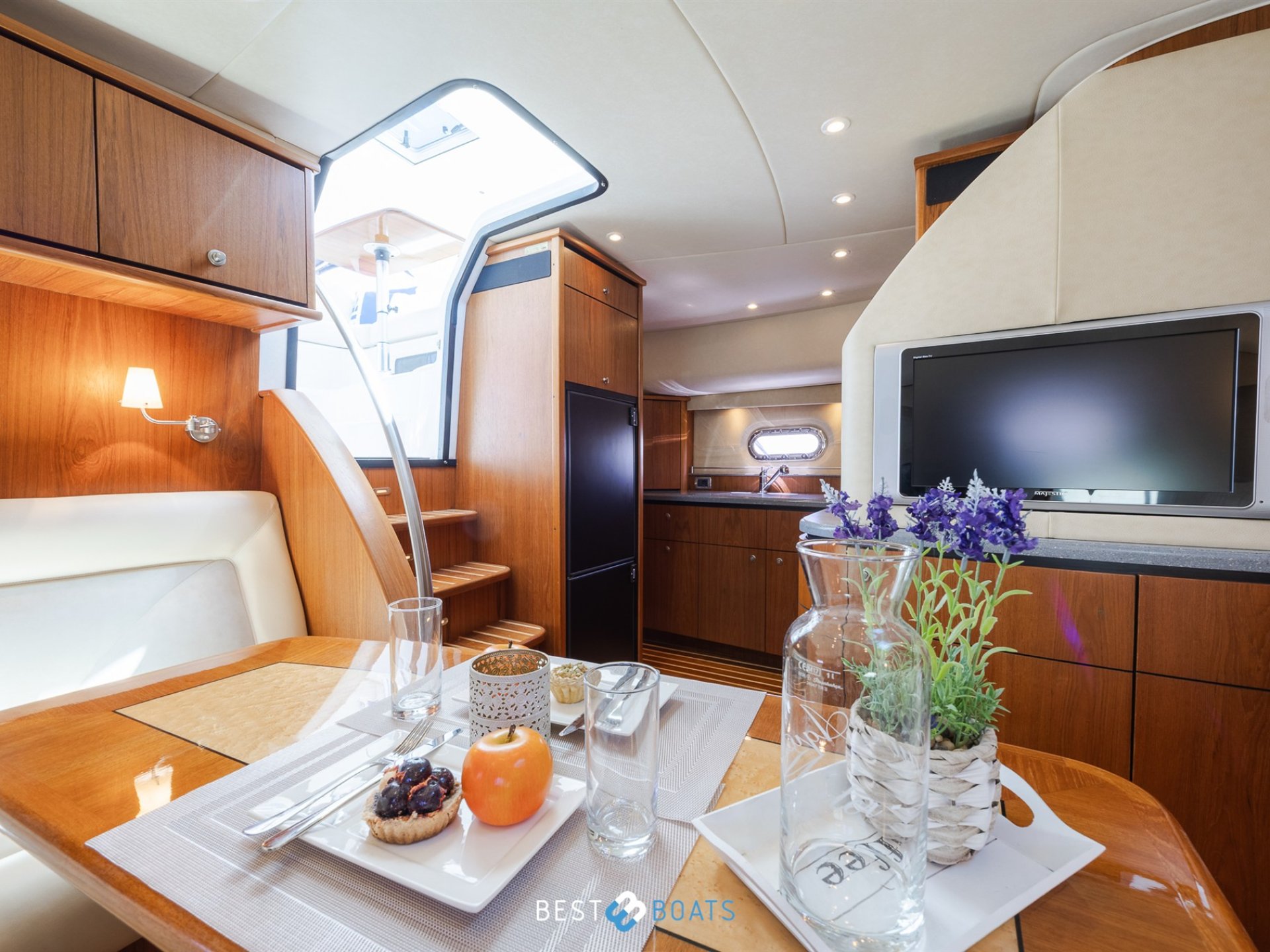 Tiara Yachts 4300 Sovran
