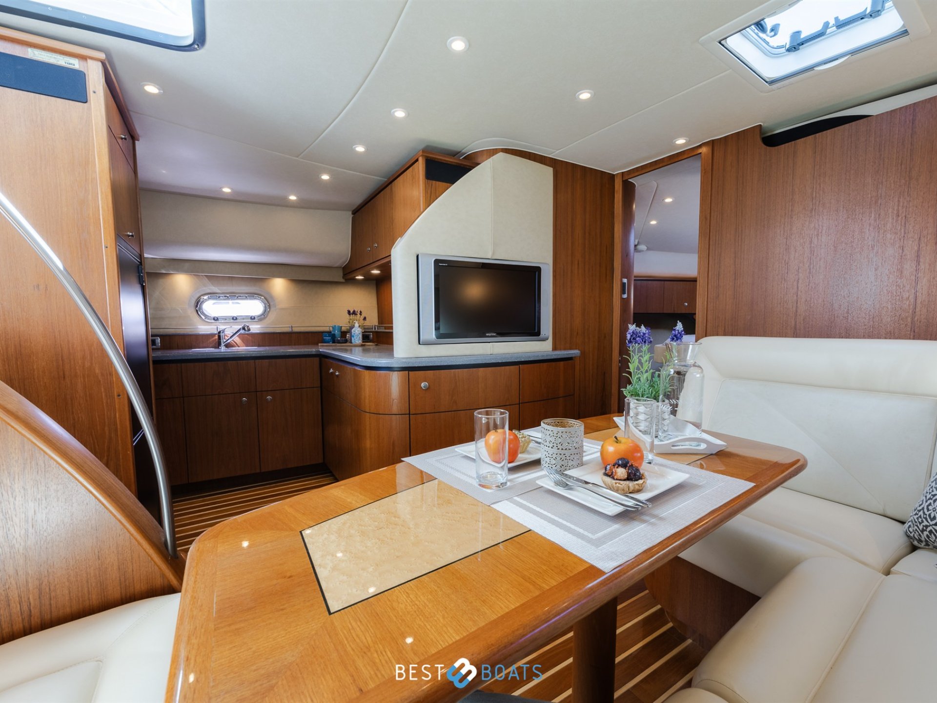 Tiara Yachts 4300 Sovran