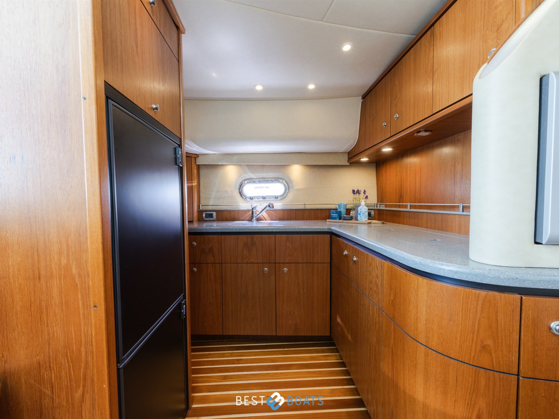 Tiara Yachts 4300 Sovran