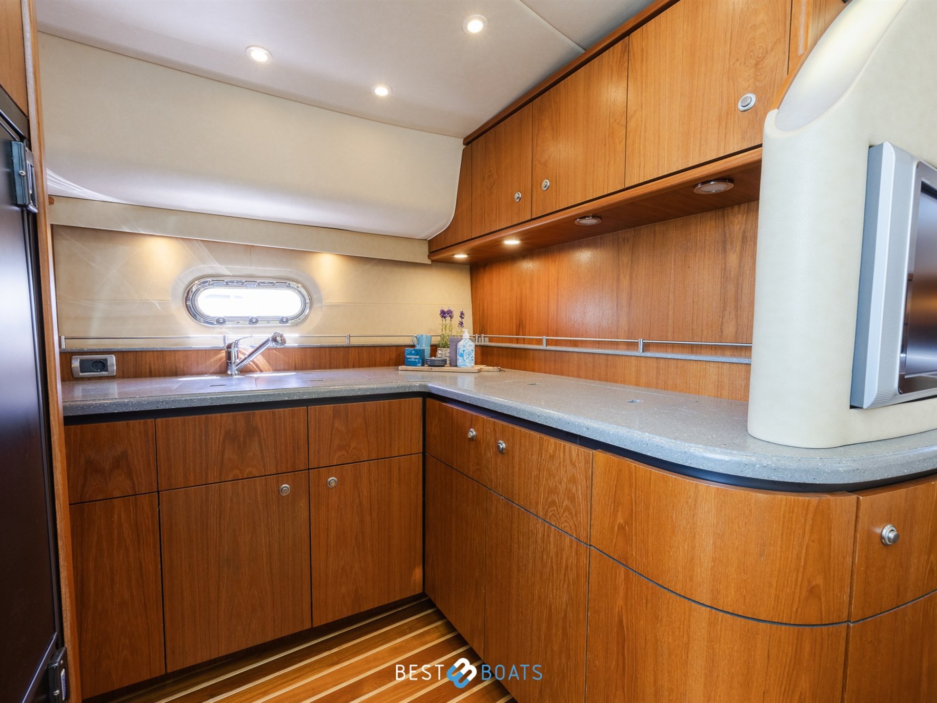 Tiara Yachts 4300 Sovran