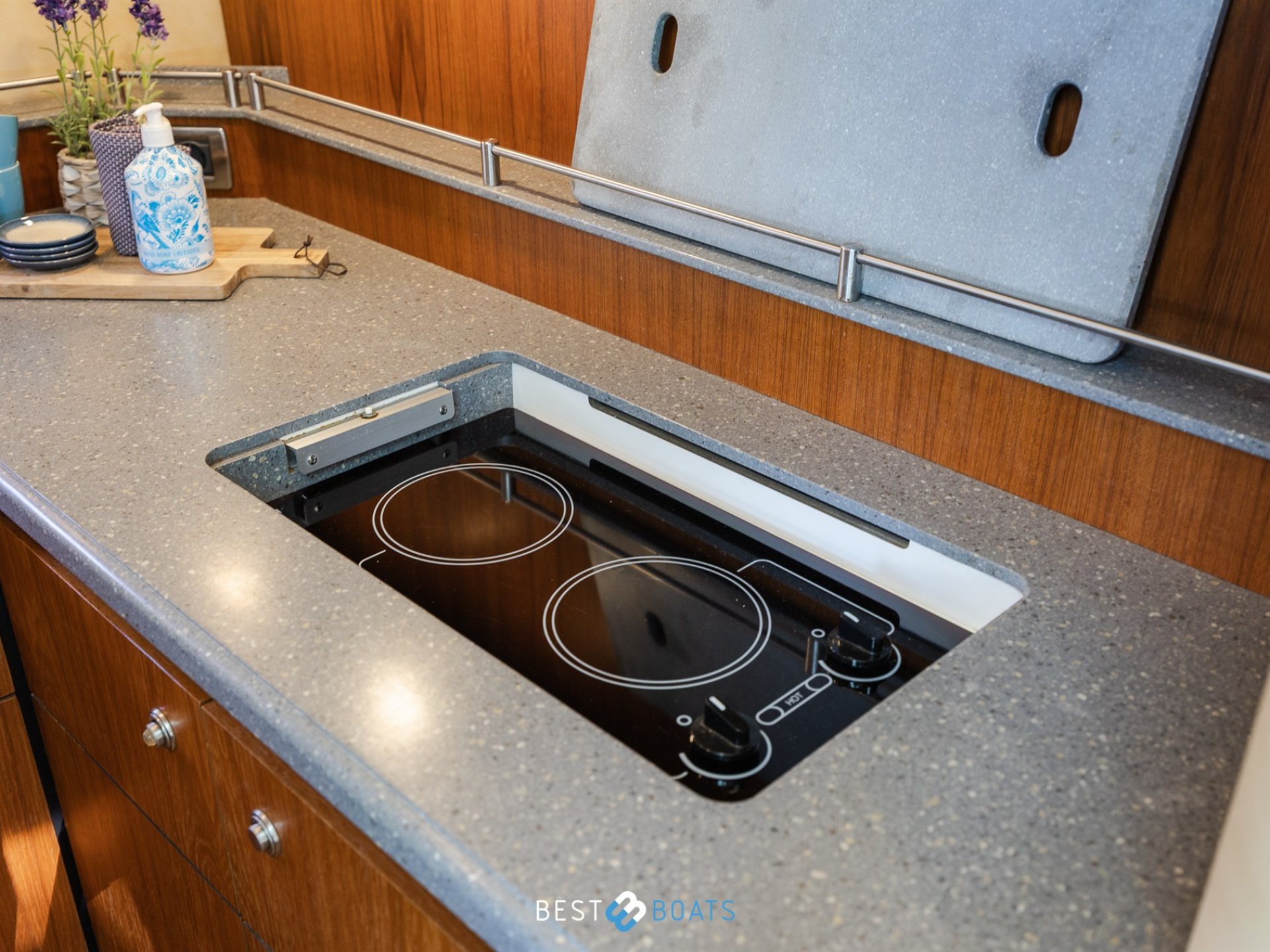 Tiara Yachts 4300 Sovran