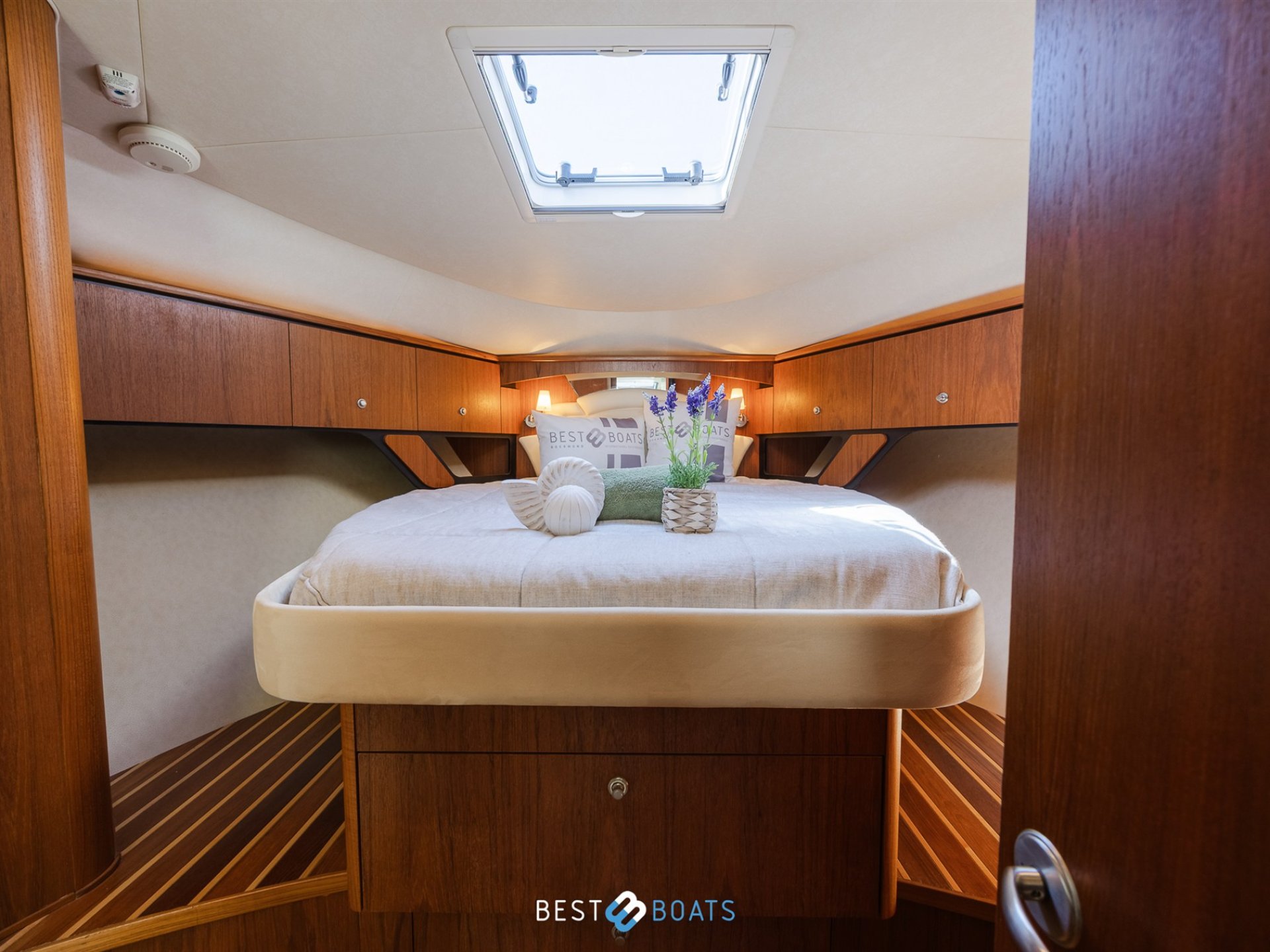 Tiara Yachts 4300 Sovran