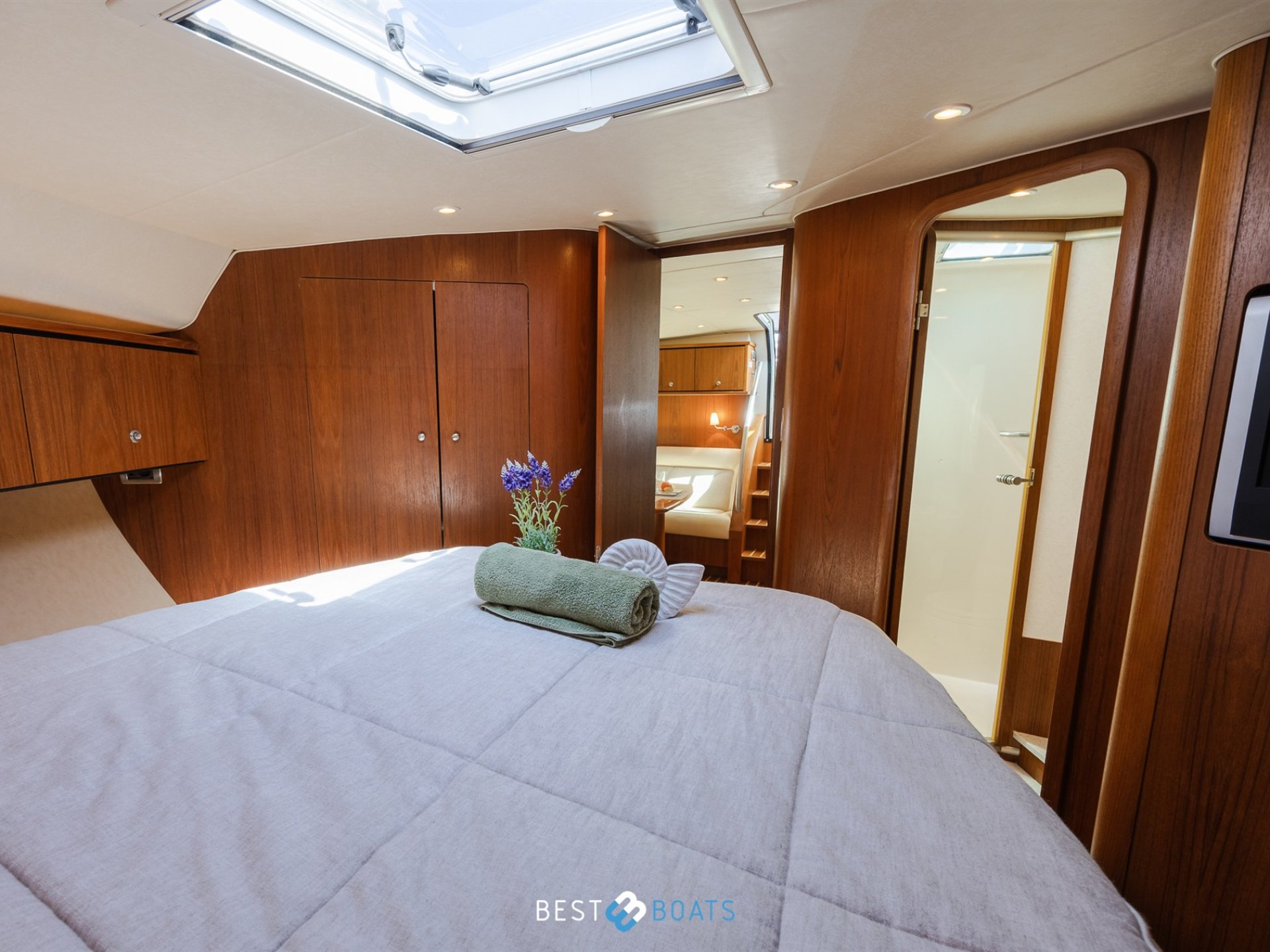 Tiara Yachts 4300 Sovran