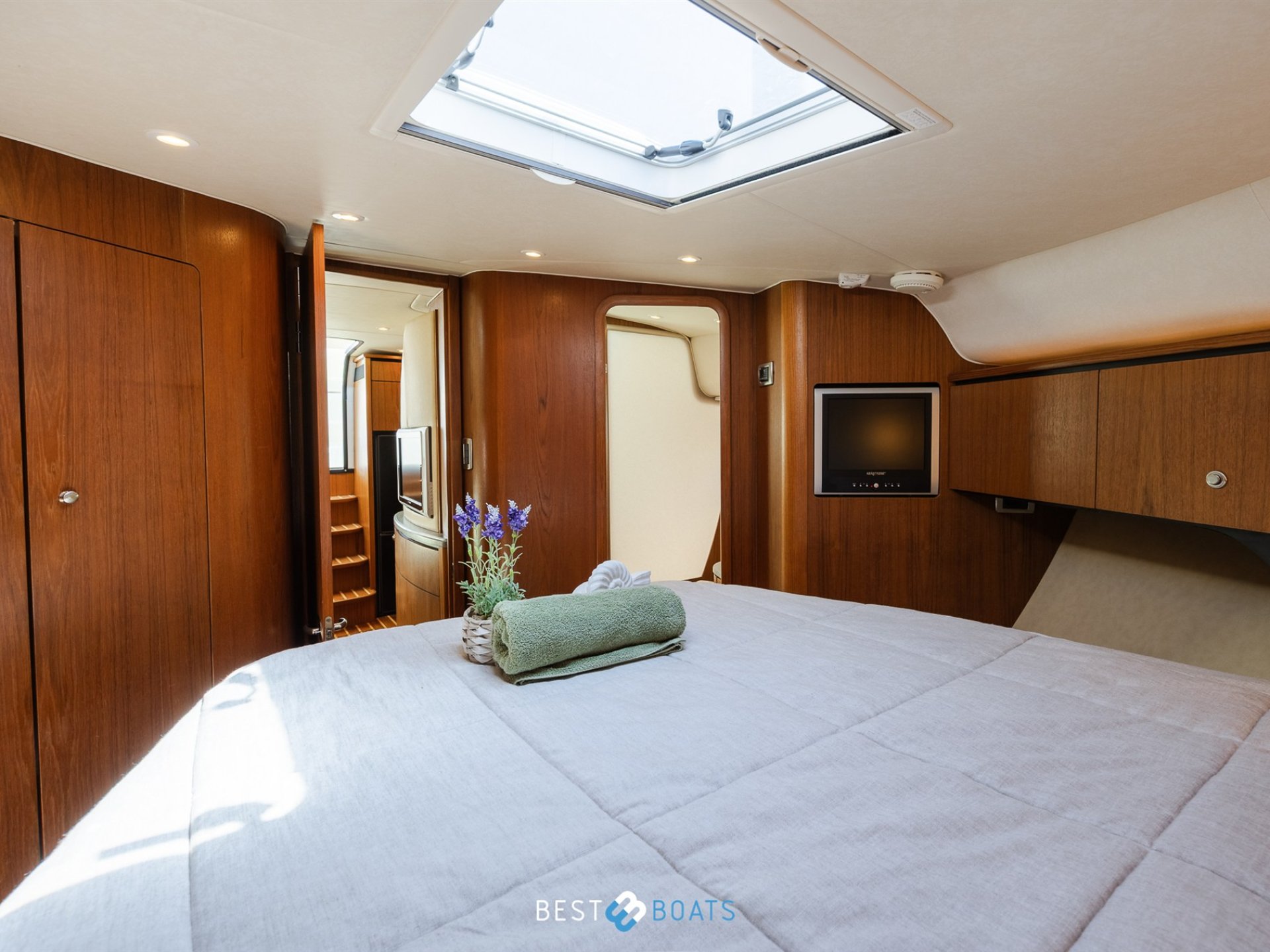 Tiara Yachts 4300 Sovran