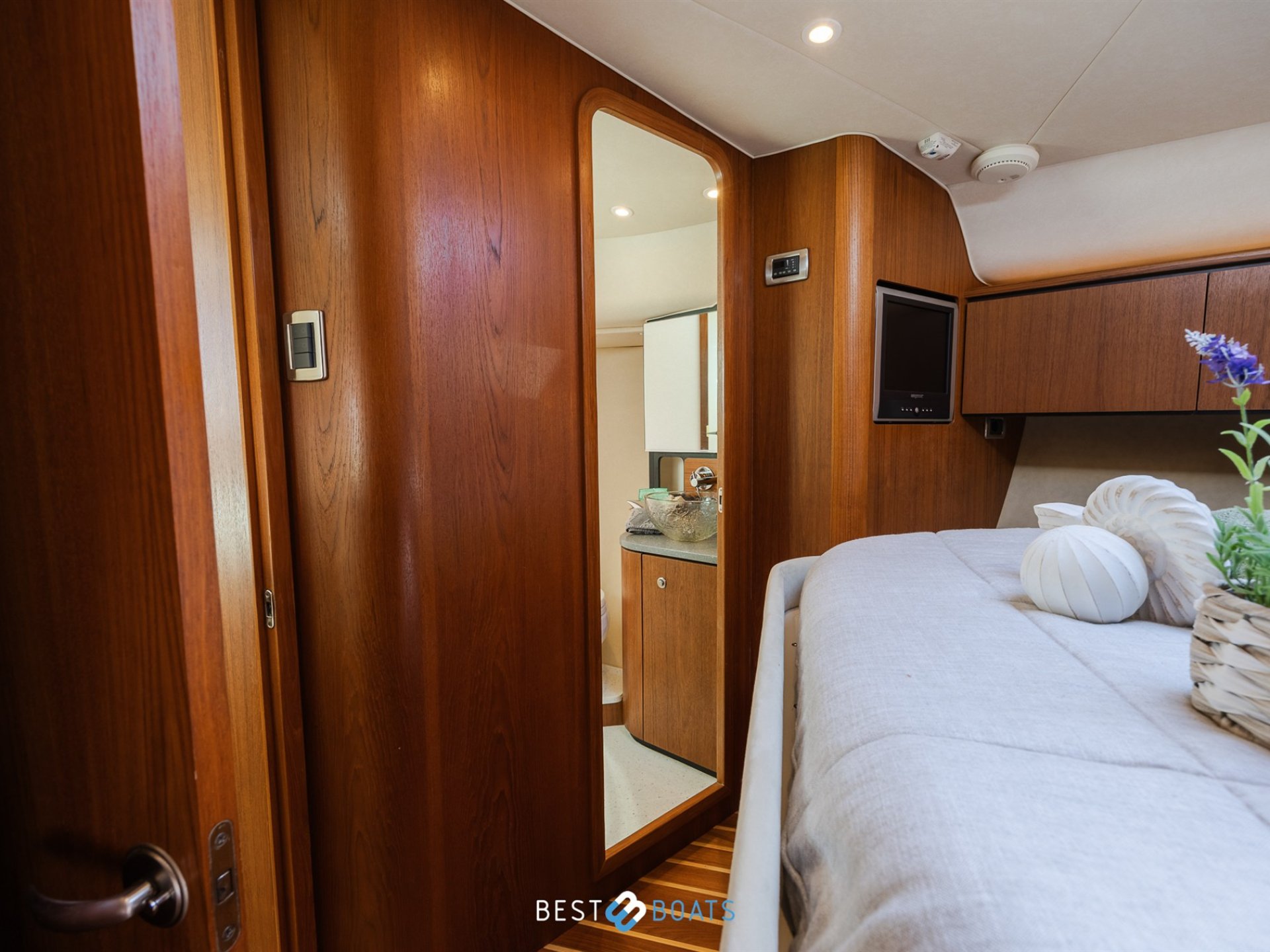 Tiara Yachts 4300 Sovran