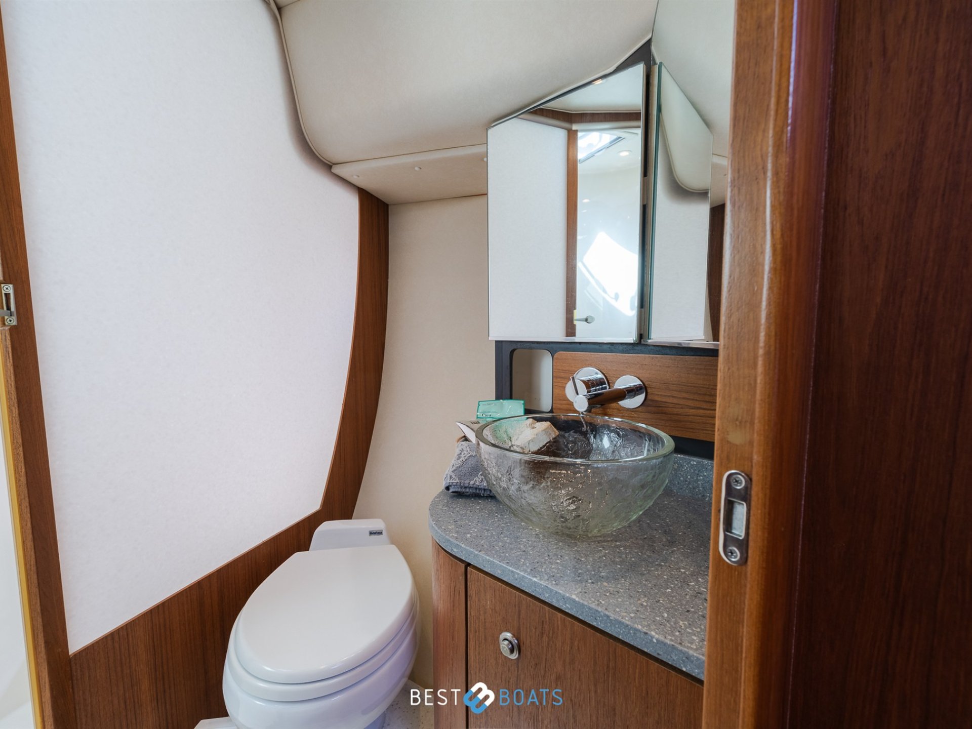 Tiara Yachts 4300 Sovran