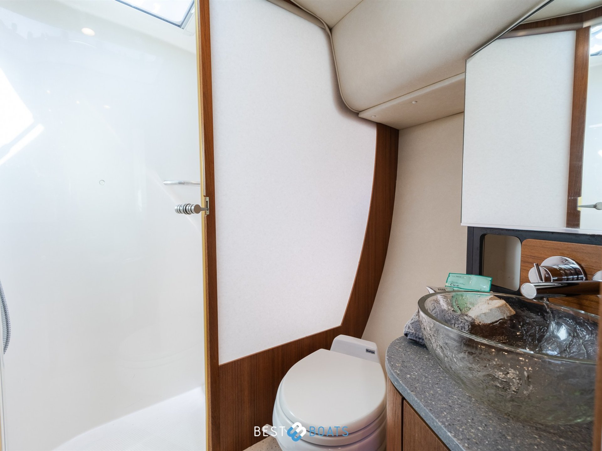 Tiara Yachts 4300 Sovran