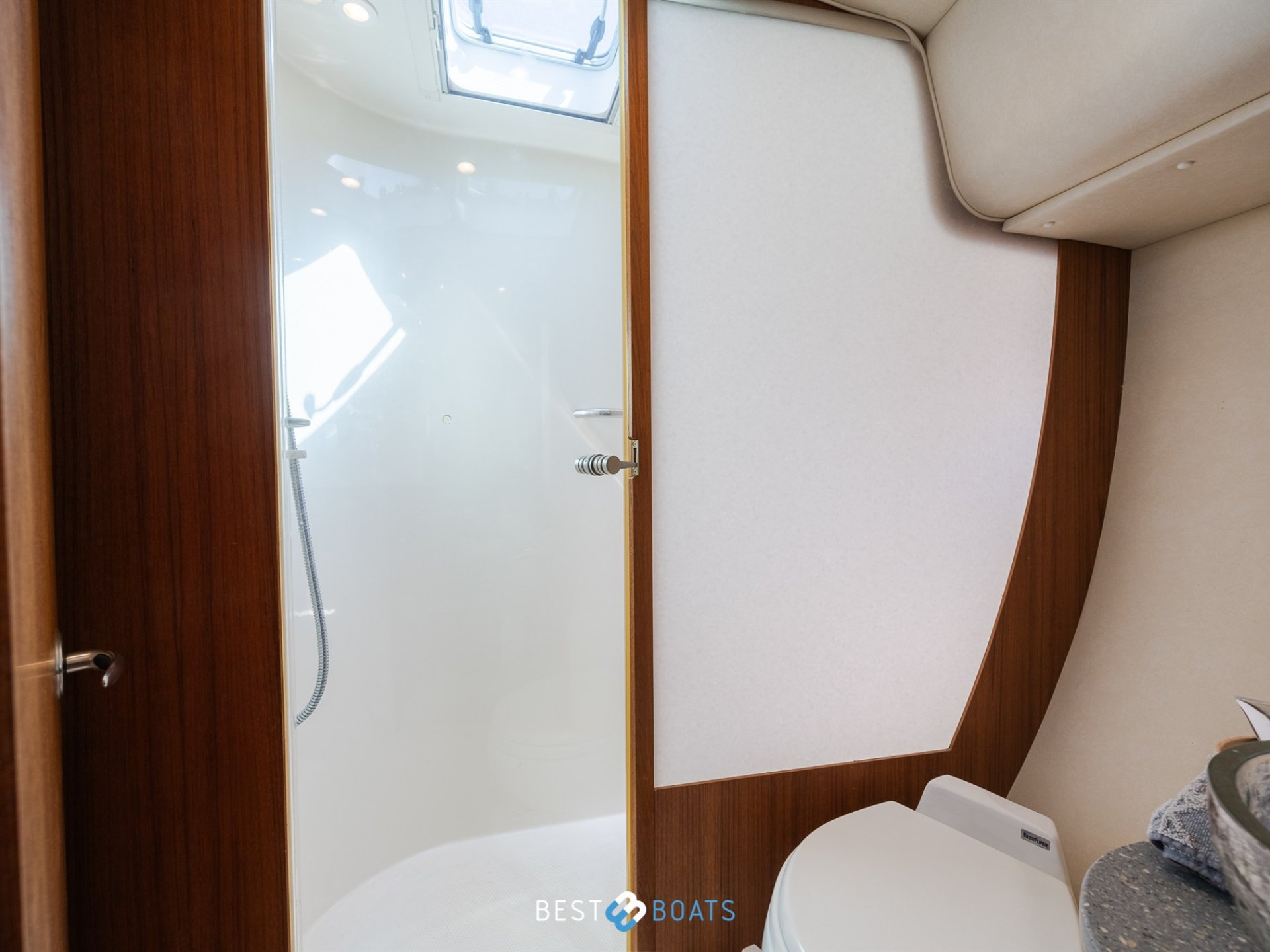 Tiara Yachts 4300 Sovran