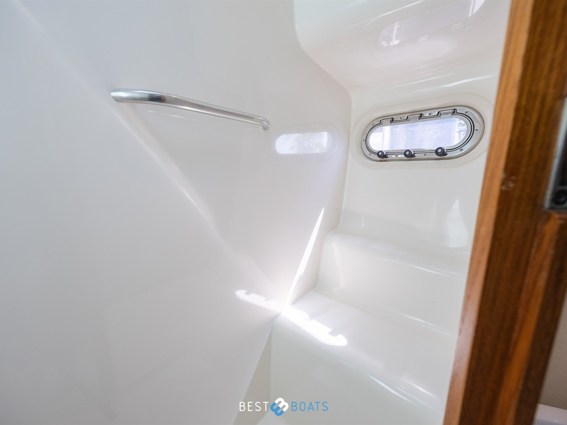 Tiara Yachts 4300 Sovran