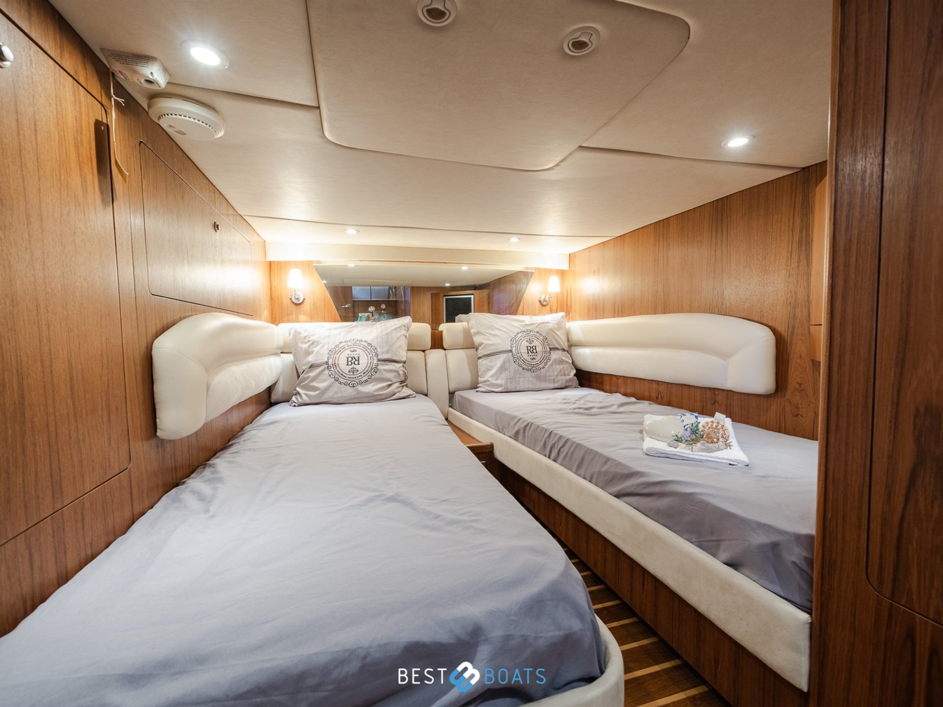 Tiara Yachts 4300 Sovran