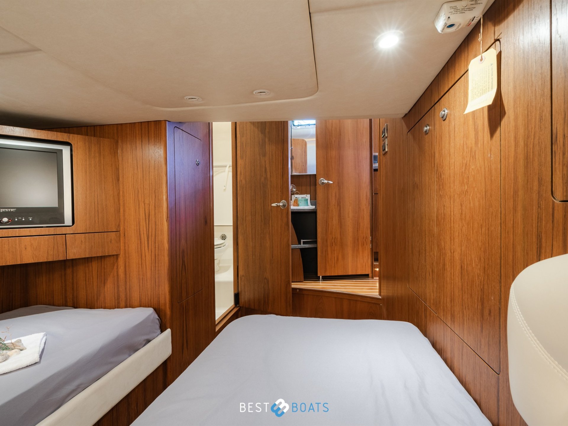 Tiara Yachts 4300 Sovran