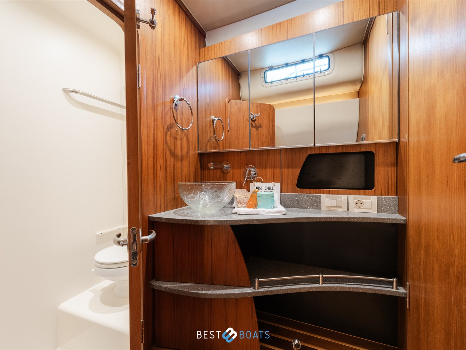 Tiara Yachts 4300 Sovran