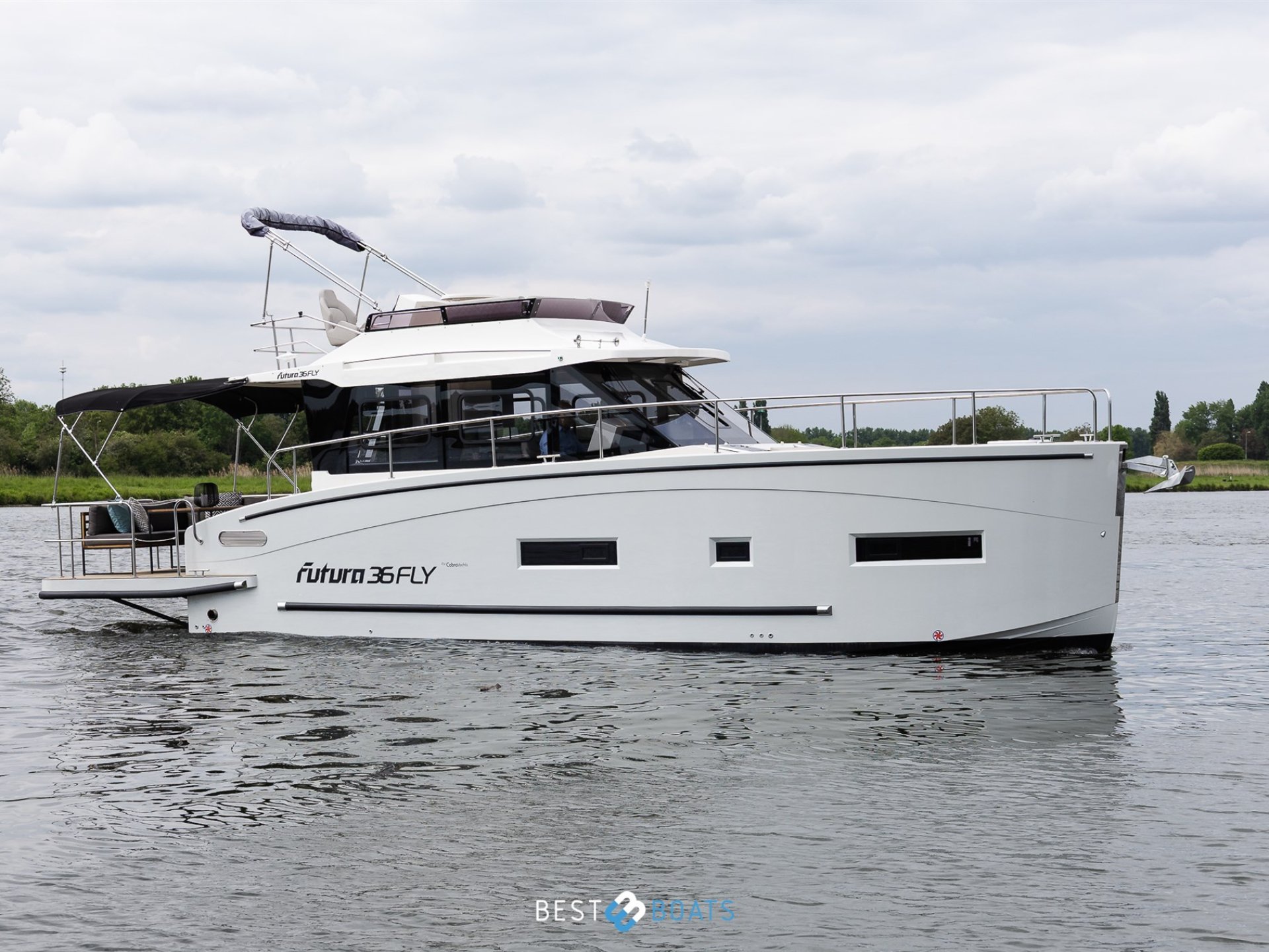 Cobra Yachts Futura 36 Premium Fly