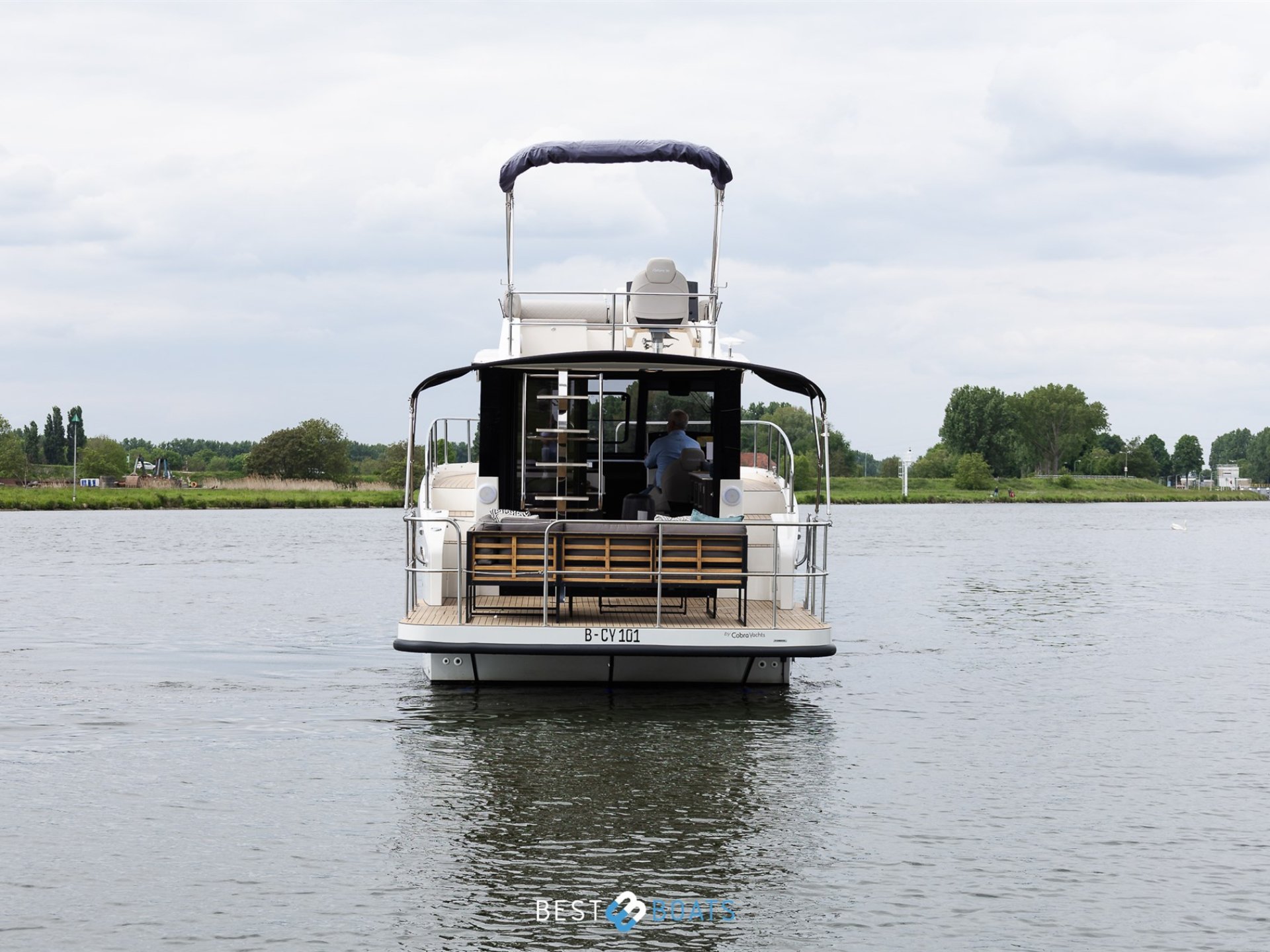 Cobra Yachts Futura 36 Premium Fly