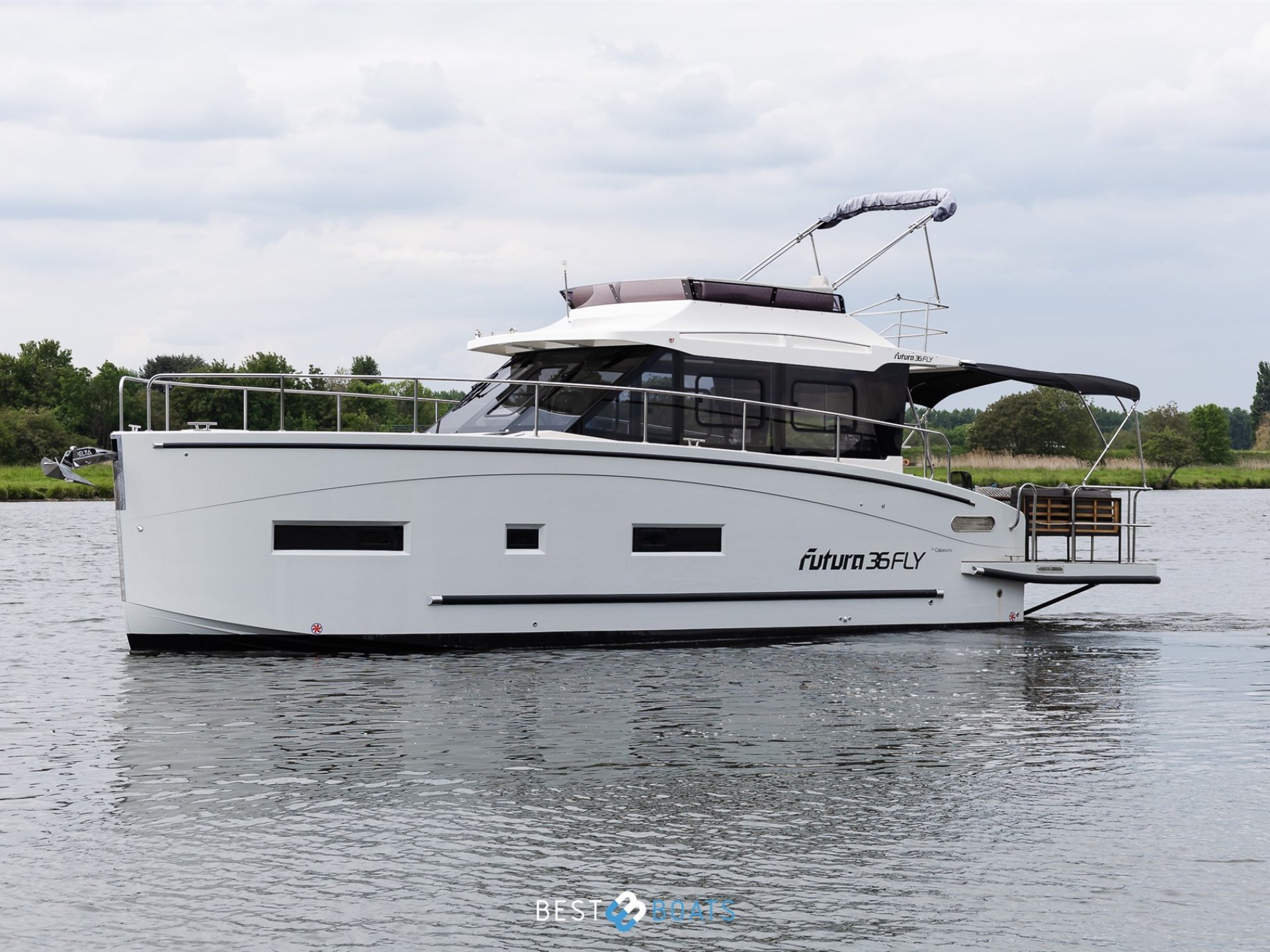 Cobra Yachts Futura 36 Premium Fly