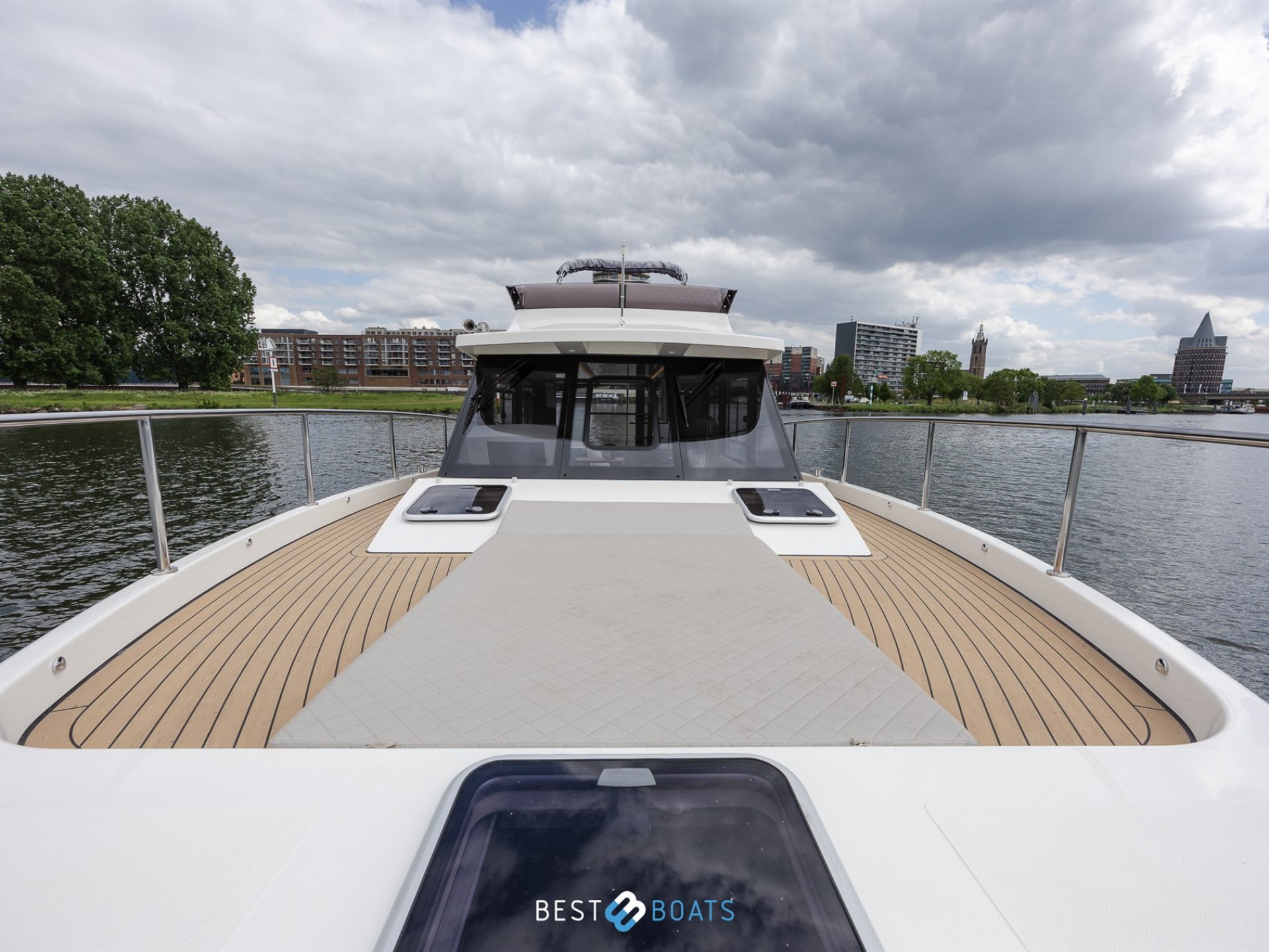Cobra Yachts Futura 36 Premium Fly