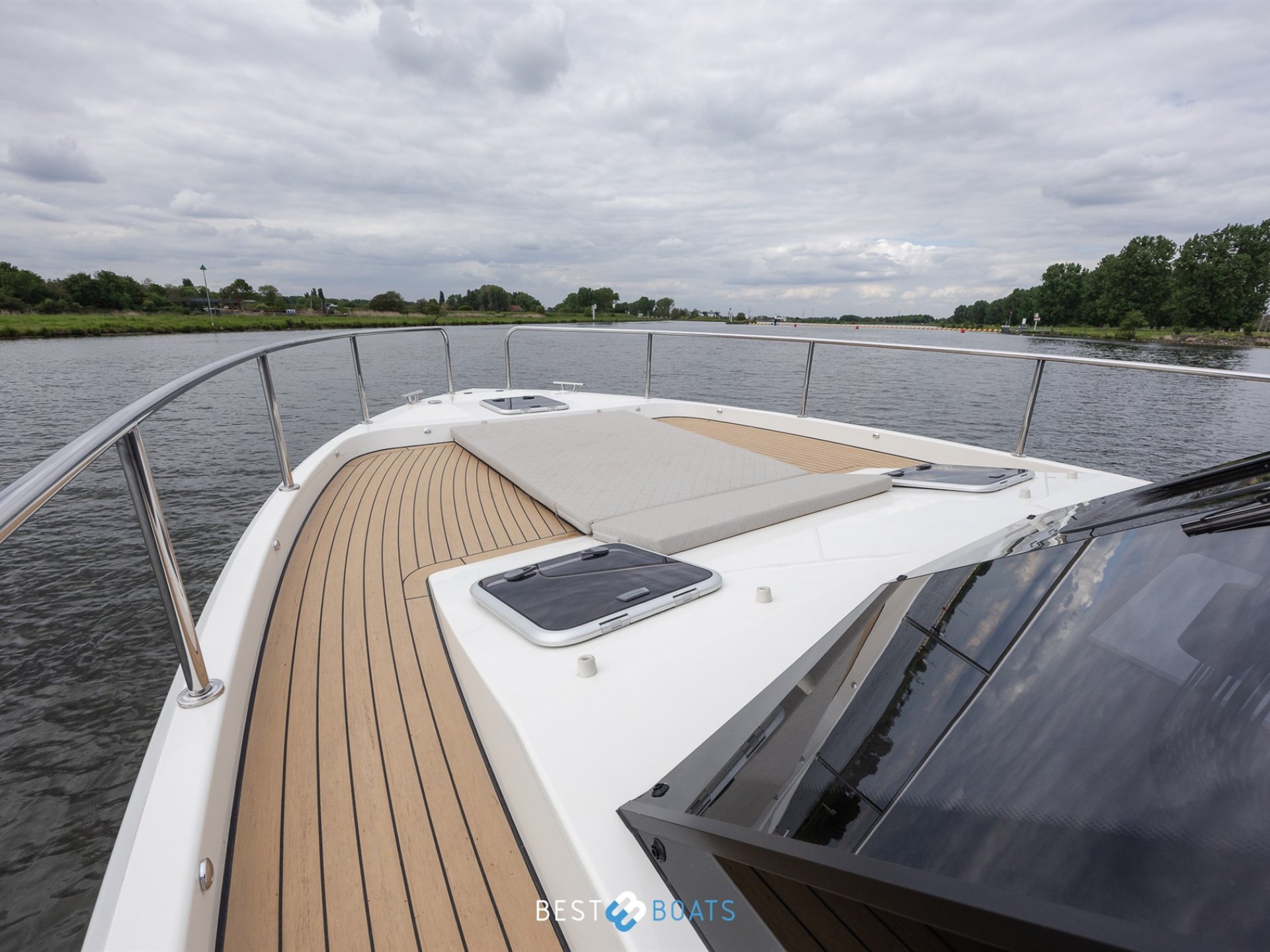Cobra Yachts Futura 36 Premium Fly