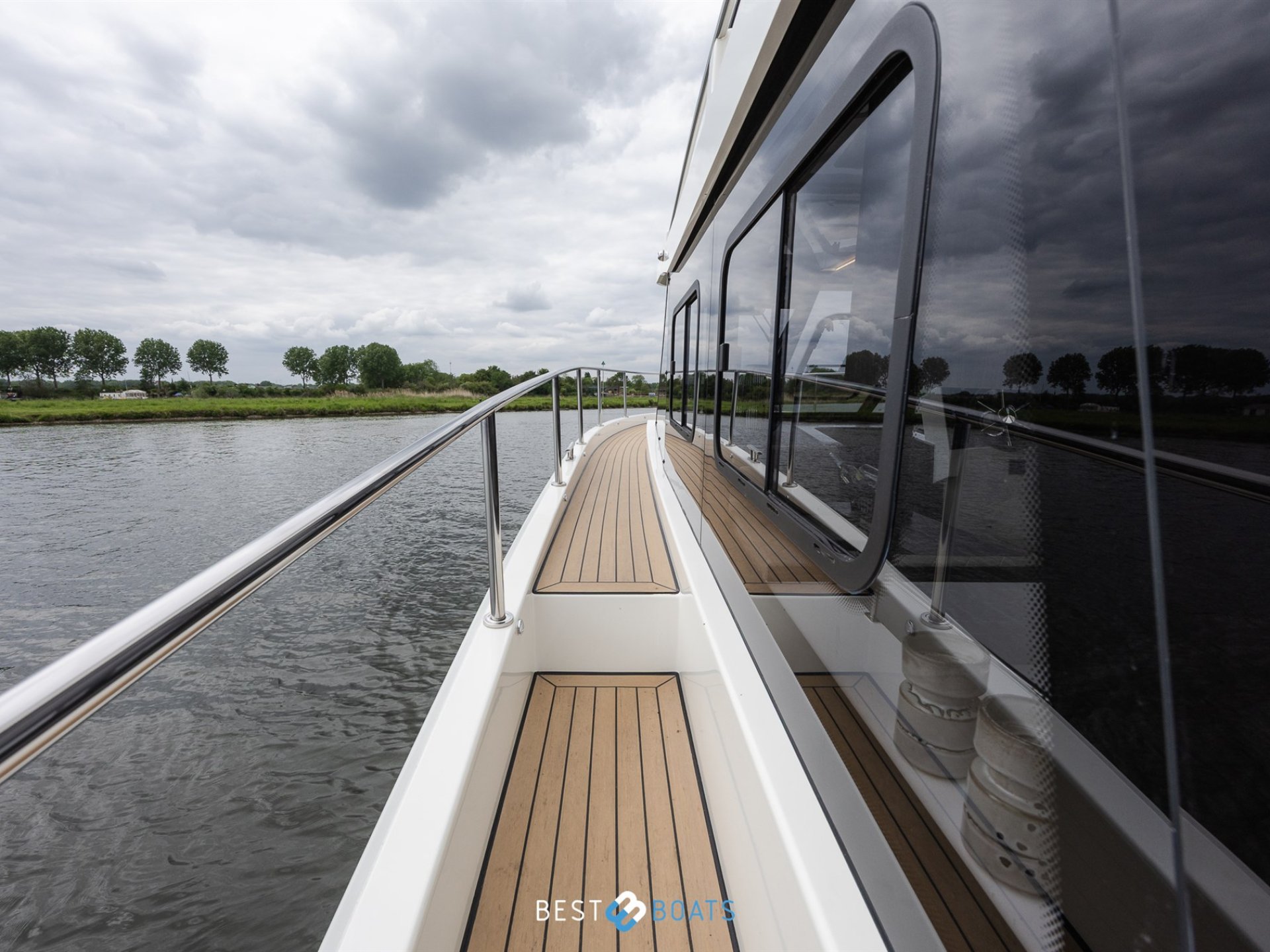 Cobra Yachts Futura 36 Premium Fly